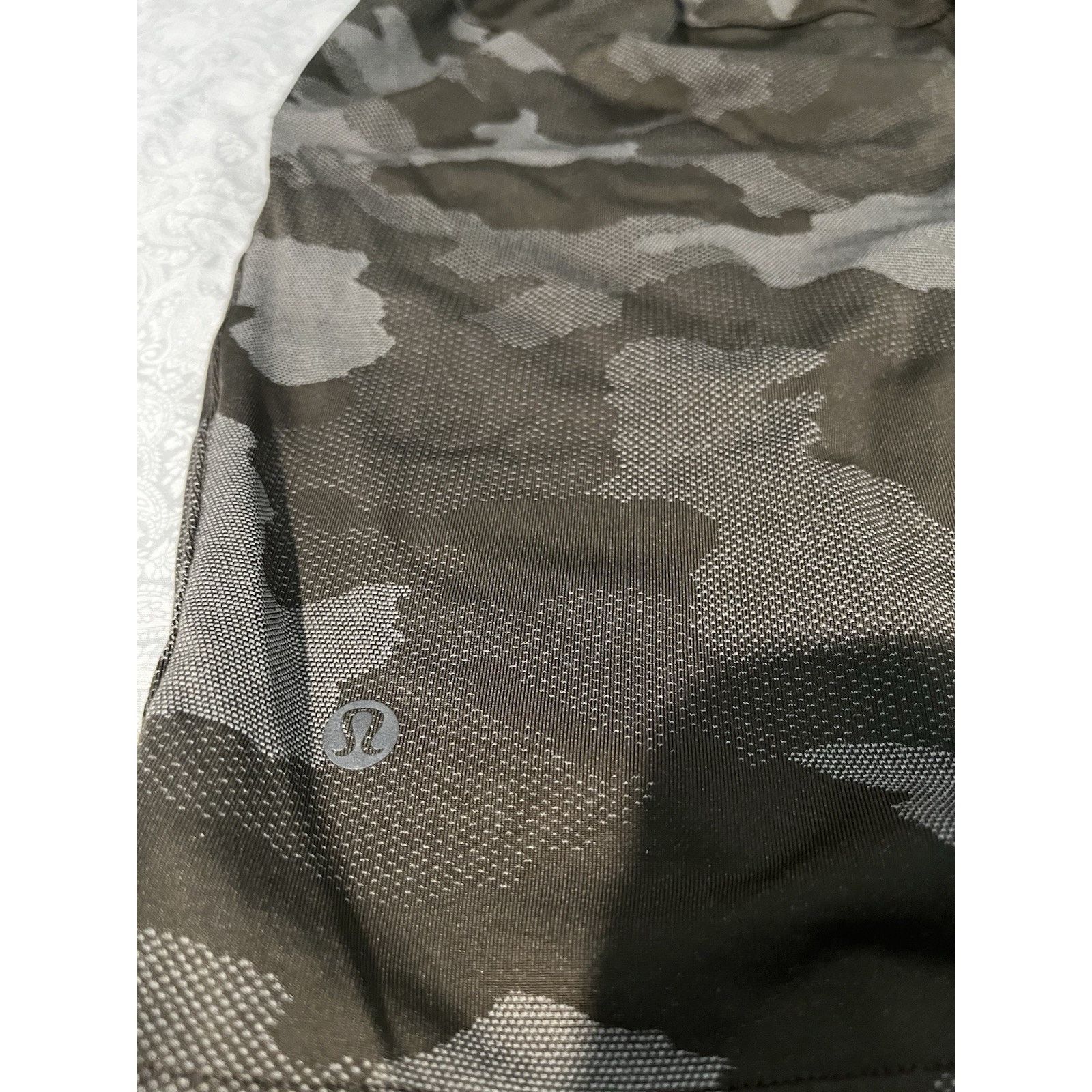 Lululemon Lululemon T.H.E. Short 9” Camo Men’s Medium Est Drawstring Size US 30 / EU 46 - 8 Thumbnail