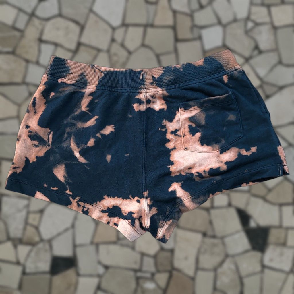Champion Champion Shorts Womens M Elastic Waistband 2" Inseam Tie Dye Black Logo Athletic Activewear Shorts Womens M Black Tie Dye 2" Inseam Champion Size 32" / US 10 / IT 46 - 1 Thumbnail