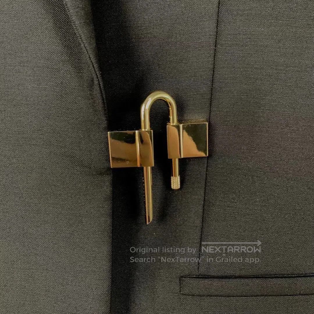 Givenchy Givenchy Women's Metal Buckle Blazer. Size XS / US 0-2 / IT 36-38 - 5 Thumbnail