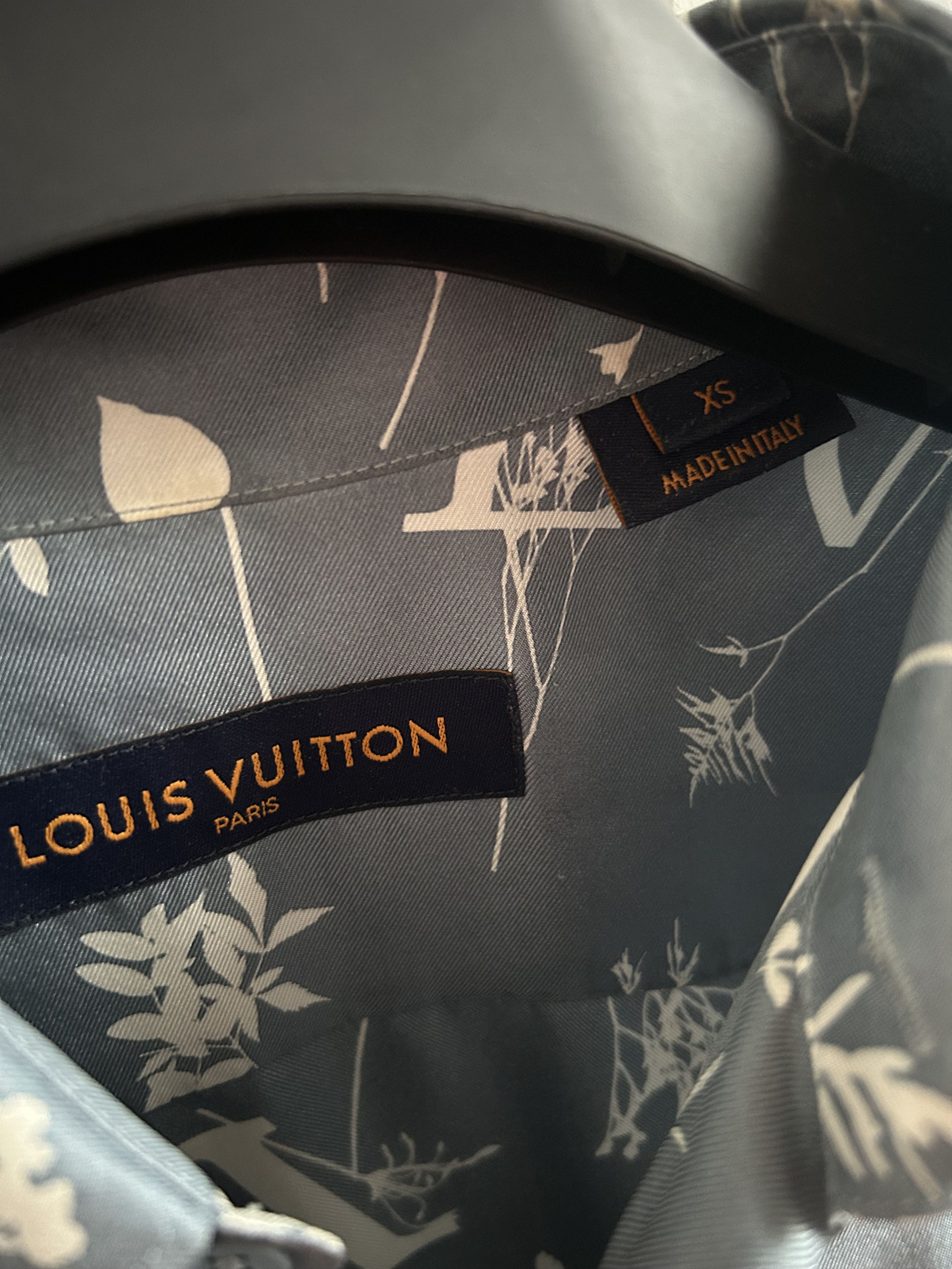 Louis Vuitton Louis Vuitton silk shirt size XS Size US XS / EU 42 / 0 - 3 Thumbnail