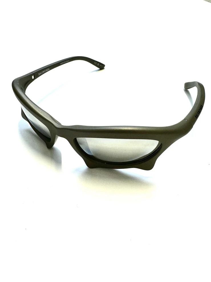 Balenciaga Balenciaga Olive Green Bat Sunglasses Size ONE SIZE - 1 Thumbnail