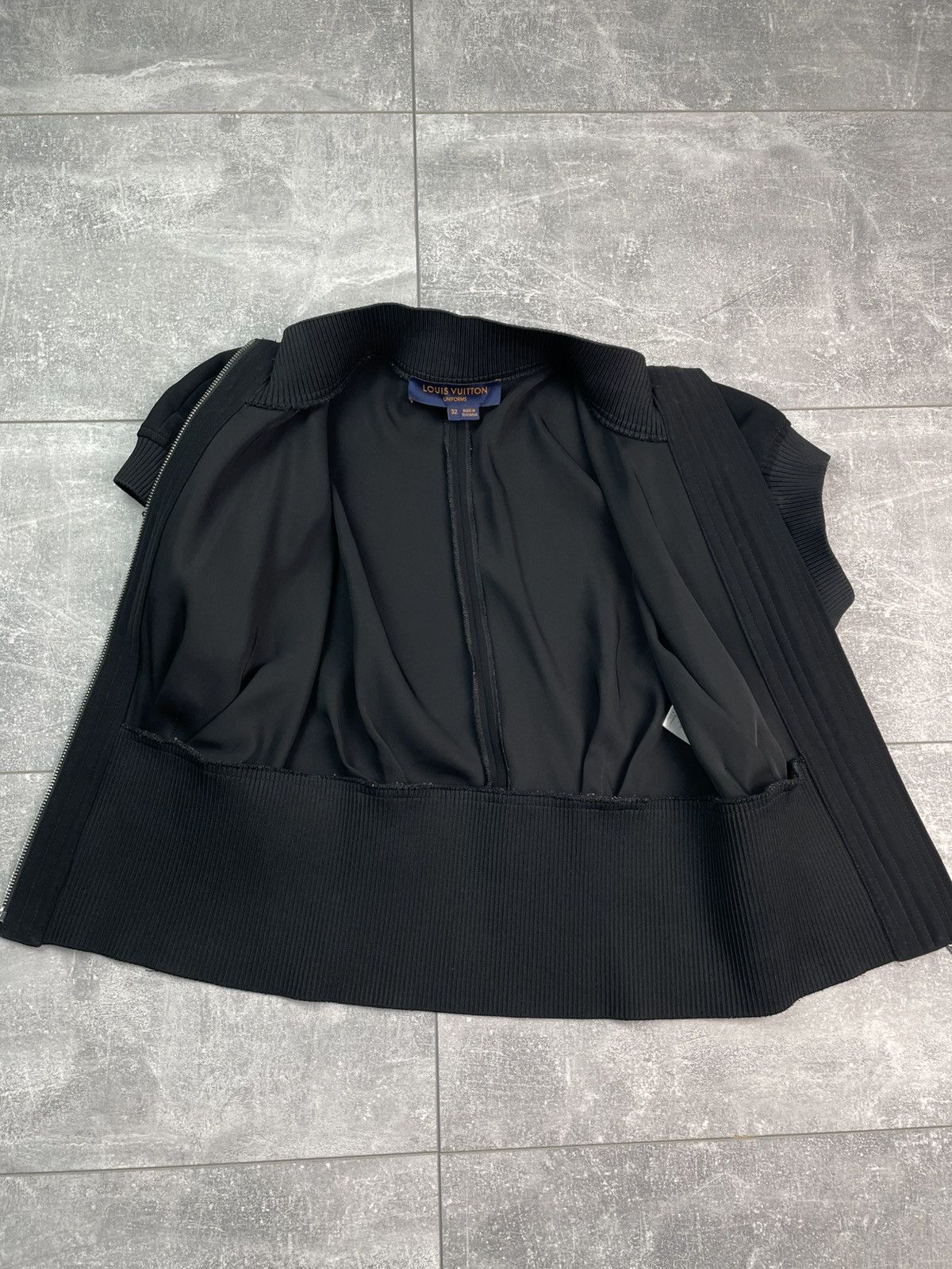 Louis Vuitton Louis Vuitton Uniform Mock Sleeve Full Zip Top Size XXS / US 00 / IT 34 - 3 Thumbnail
