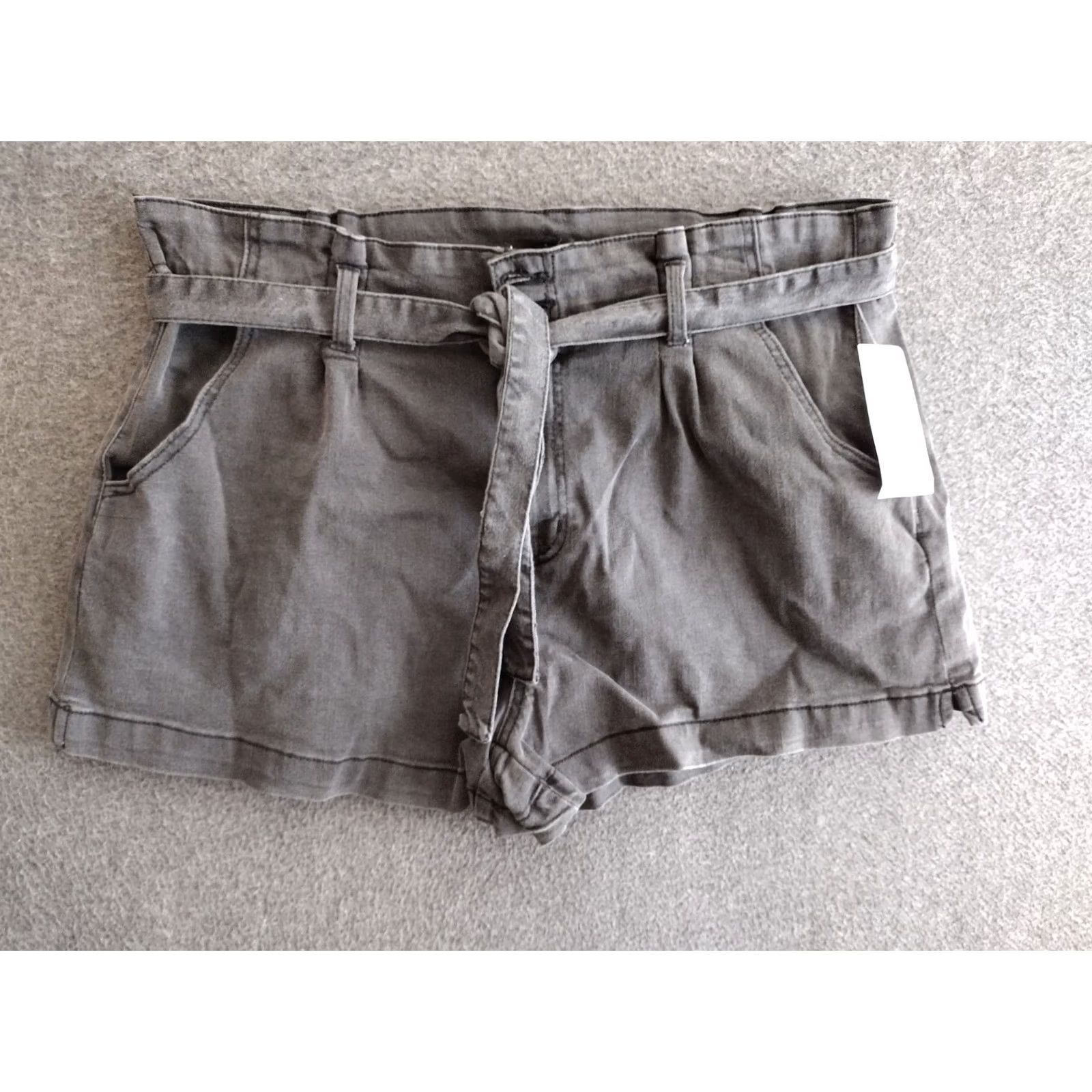 Vintage No Boundaries Denim Shorts Black Paper Bag Pleated 2XL High Rise Belted Pockets Stretch Casual Womens Size 40" / US 18 - 2 Thumbnail