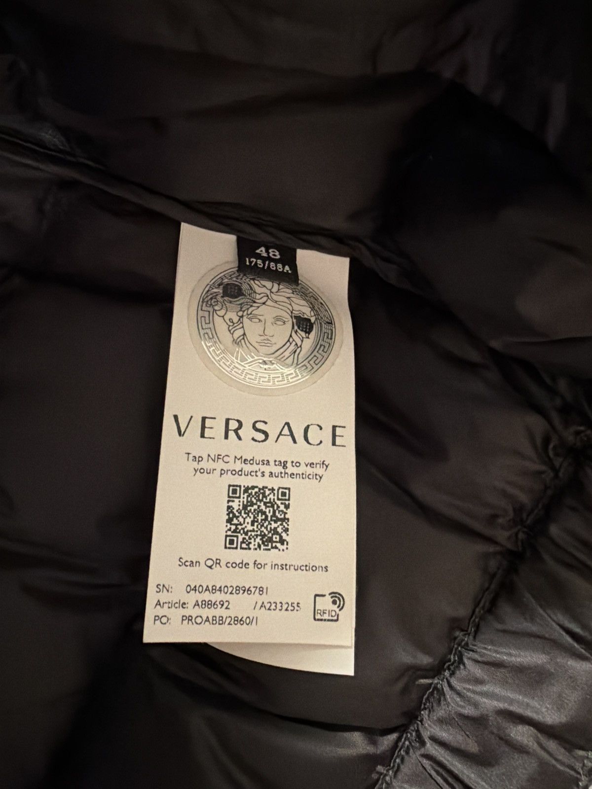 Versace Versace Black White Logo Puffer Jacket – Size 48/M Used Size US M / EU 48-50 / 2 - 6 Thumbnail