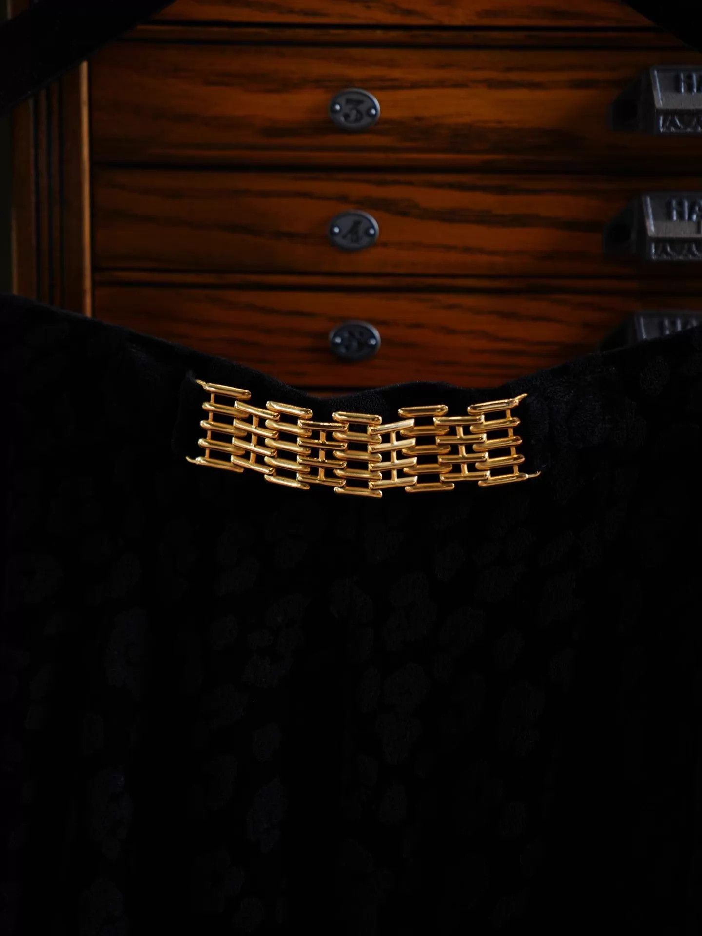 Other YTLW Vintage Velvet Woven Metal Midi Pencil Skirt Women's Size 27" / US 4 / IT 40 - 5 Thumbnail