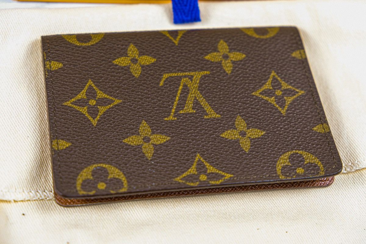 Louis Vuitton Louis Vuitton Monogram Porte 2 Cartes Vertical Card Holder Size ONE SIZE - 4 Thumbnail