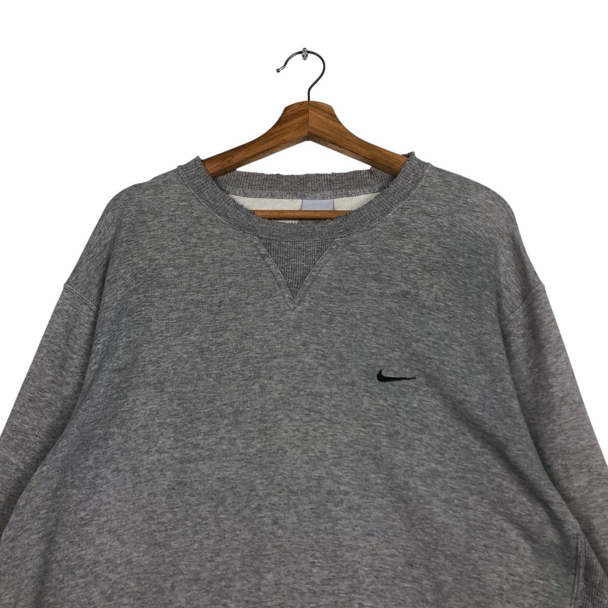 Nike Nike Small Swoosh Crewneck — Vintage Grey Essential Size US XL / EU 56 / 4 - 4 Thumbnail