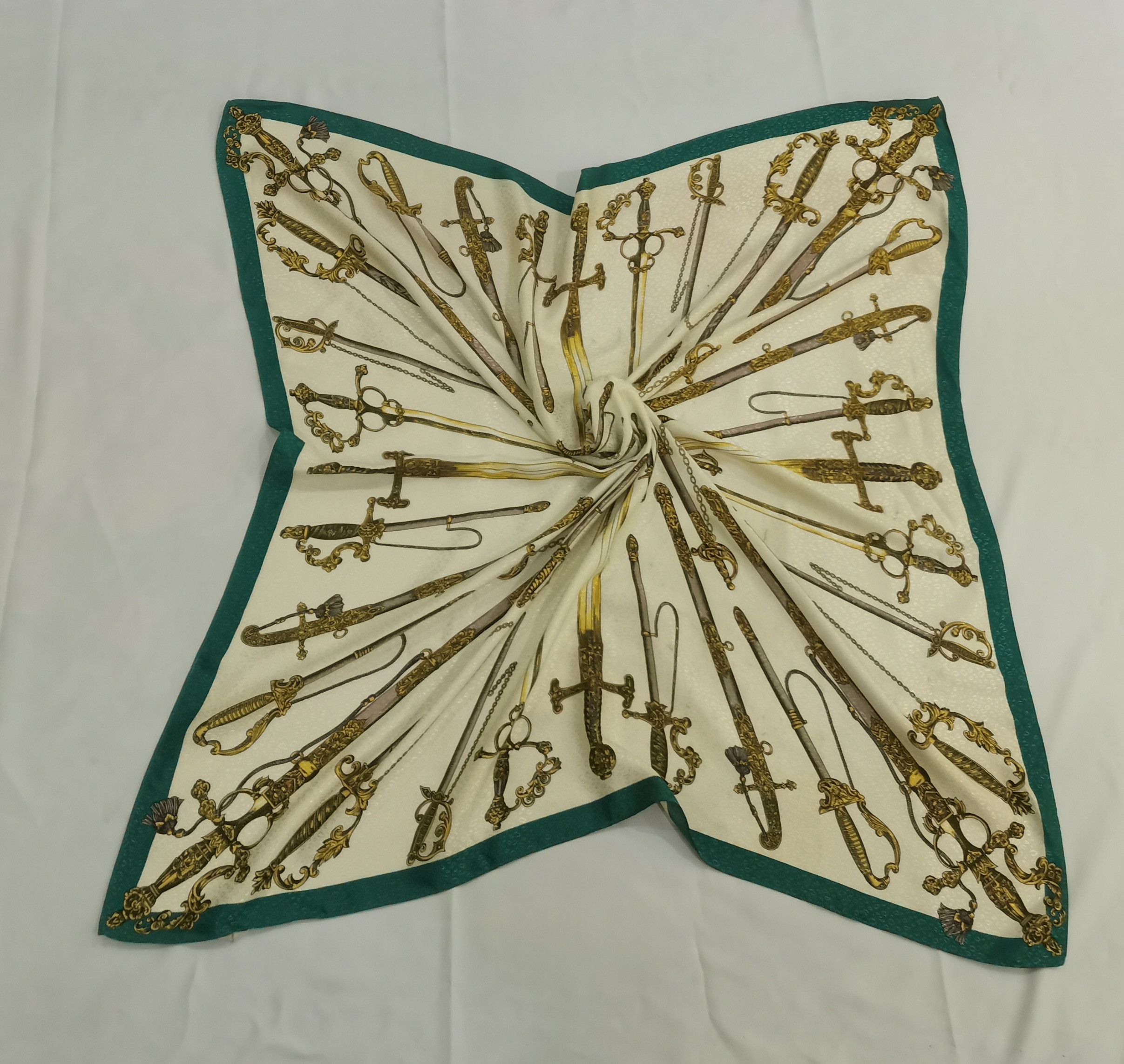 Vintage Rare vintage luxury scarves nice design Size ONE SIZE - 2 Thumbnail