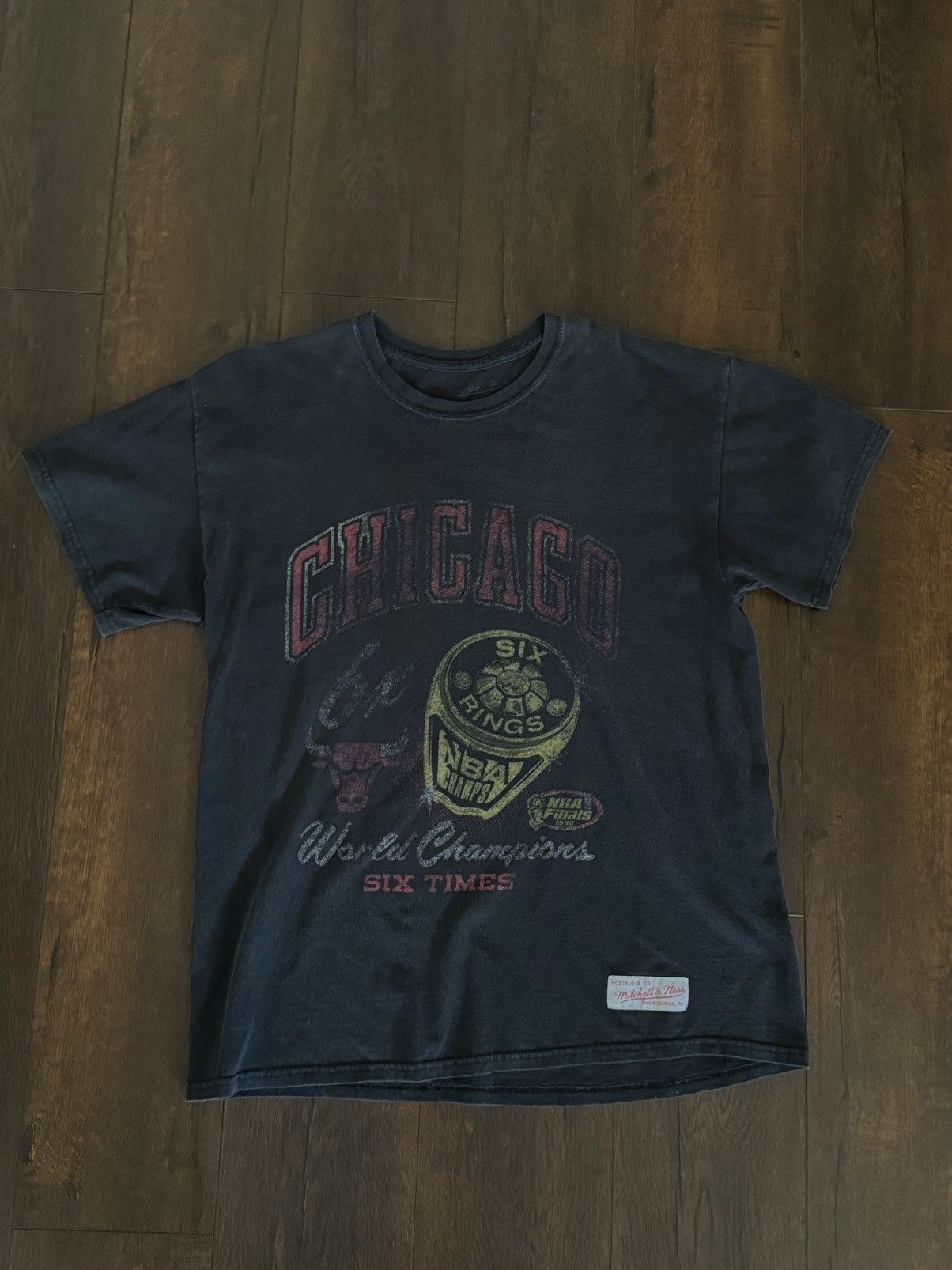 Vintage Vintage 90’s Chicago Bulls T-Shirt Size US M / EU 48-50 / 2 - 1 Thumbnail