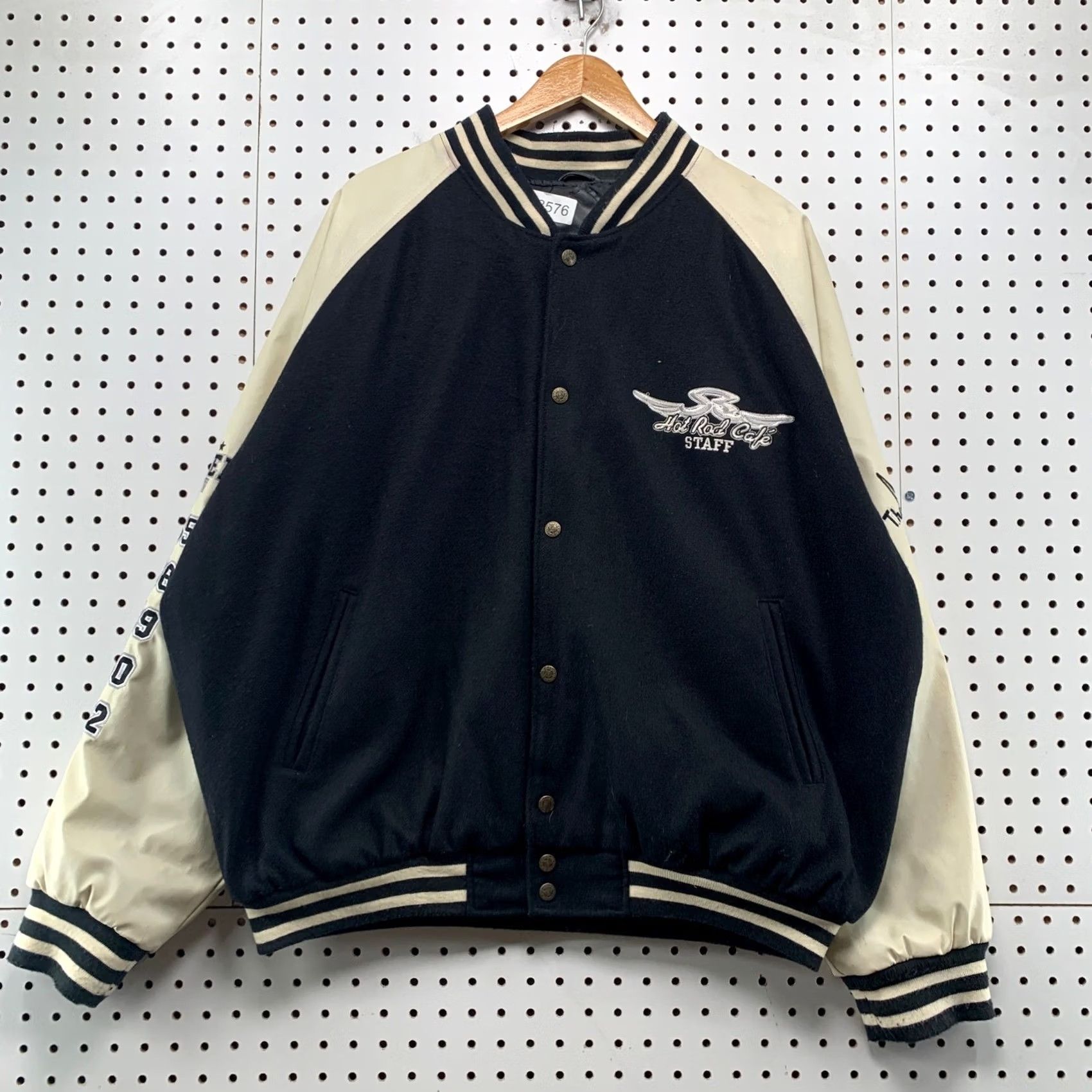 Vintage Item Specifications: Brand: Nike Size US XL / EU 56 / 4 - 2 Thumbnail