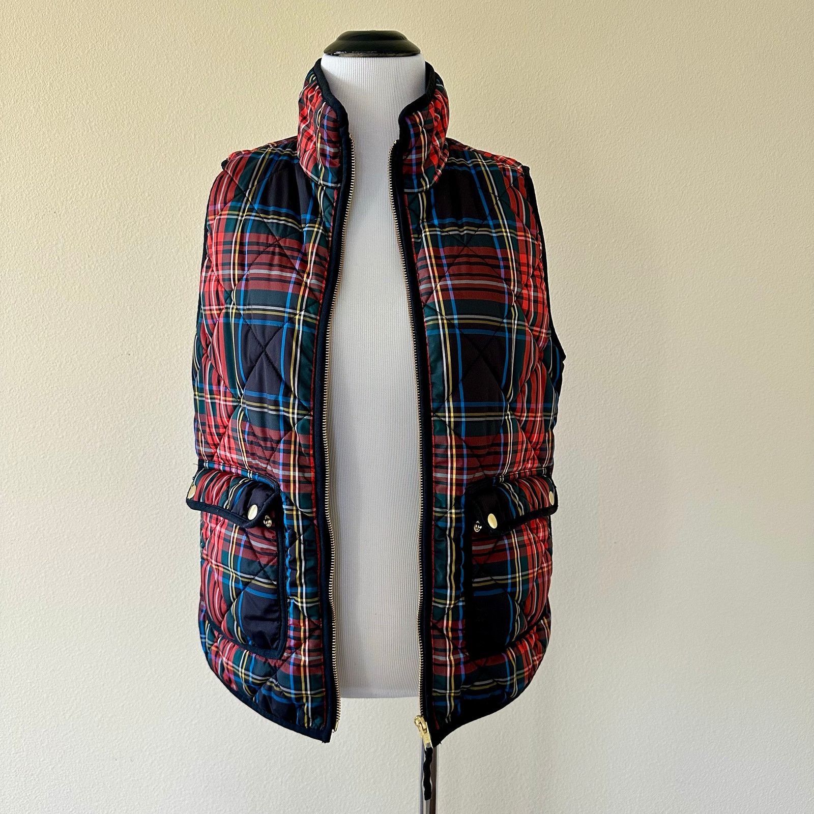 J.Crew J. Crew Stewart Tartan Plaid Holiday Quilted Vest Size S Size S / US 4 / IT 40 - 3 Thumbnail