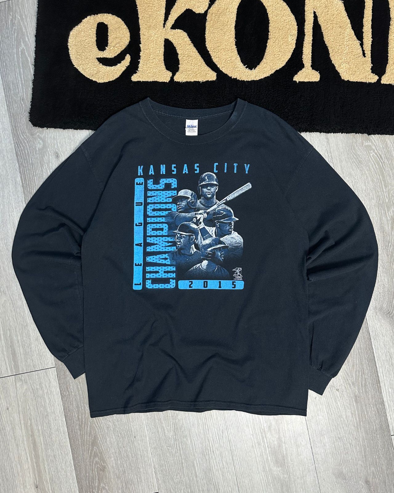 Gildan × MLB Kansas City Royals 2015 MLB Champions Long Sleeve - Large Size US L / EU 52-54 / 3 - 1 Thumbnail