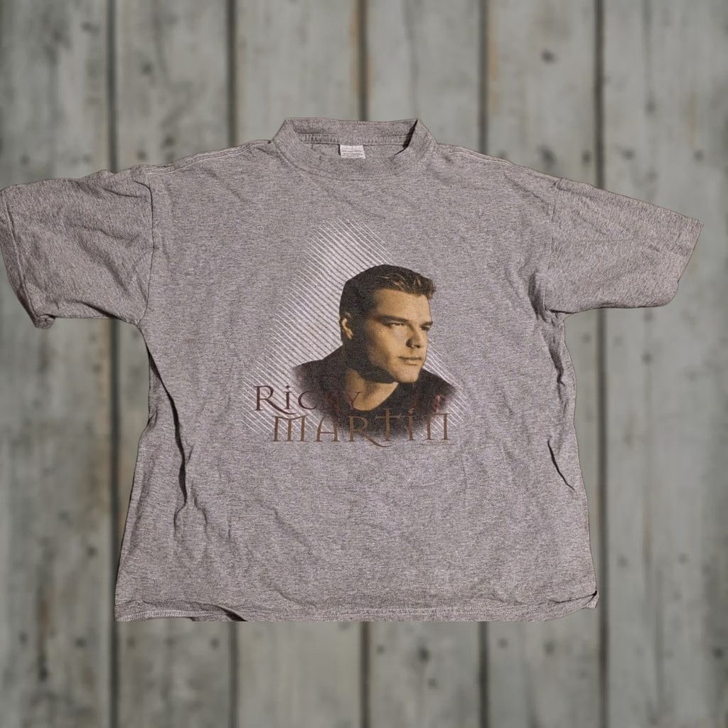 Vintage VINTAGE Ricky Martin Livin' La Vida Loca Y2k T-shirt XL Womens Shirt Unisex Adults Gray 100% Cotton Graphic Rock 2000s Concert Boy Bands Size XL / US 12-14 / IT 48-50 - 1 Thumbnail