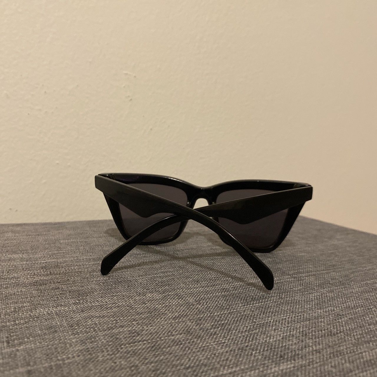 Other Sleek Black Sunglasses Size ONE SIZE - 2 Thumbnail