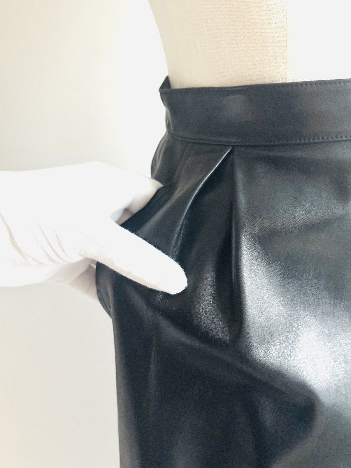 Yves Saint Laurent Vintage Yves Saint Laurent Rive Gauche Leather mini skirt Size 26" / US 2 / IT 38 - 7 Thumbnail