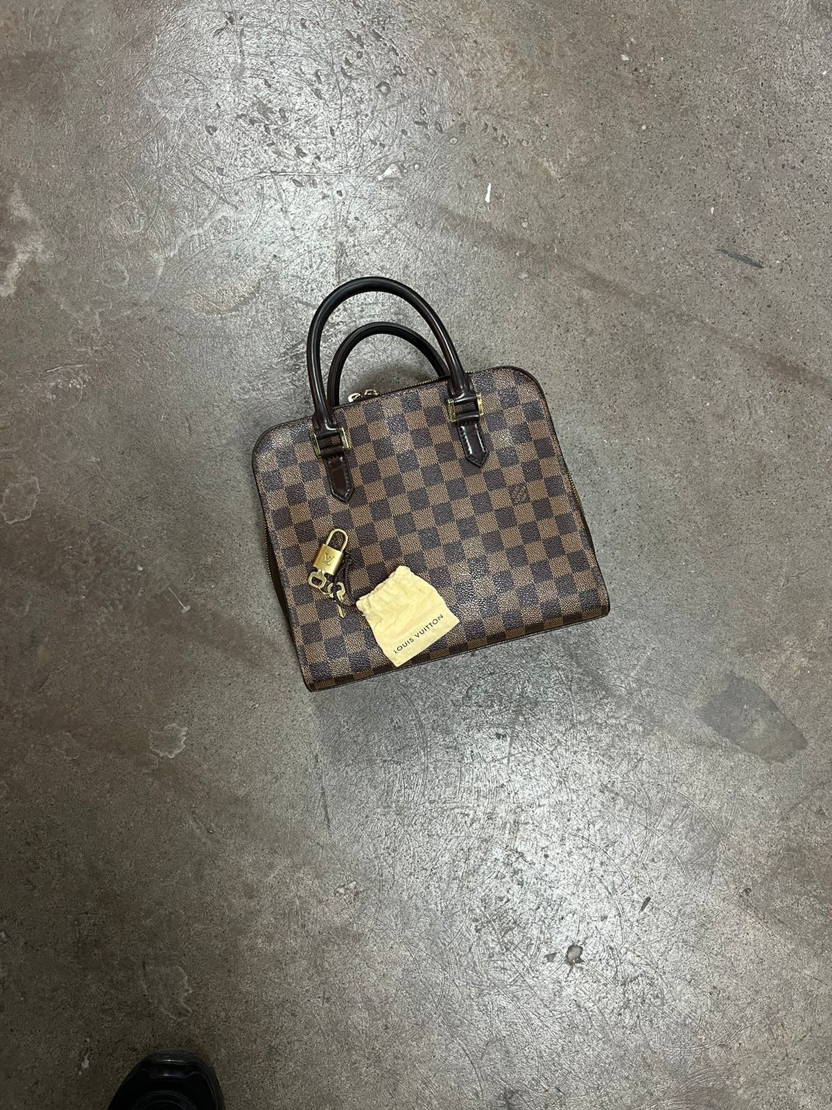 Louis Vuitton Louis Vuitton Bag Size ONE SIZE - 1 Thumbnail