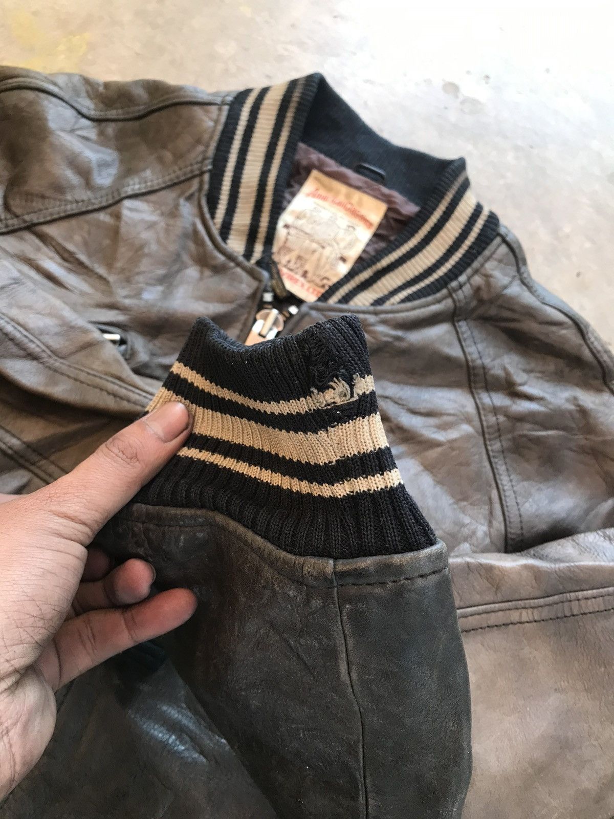 Avirex Vintage Avirex Black Faded Leather Jacket (size S) Size US S / EU 44-46 / 1 - 9 Thumbnail
