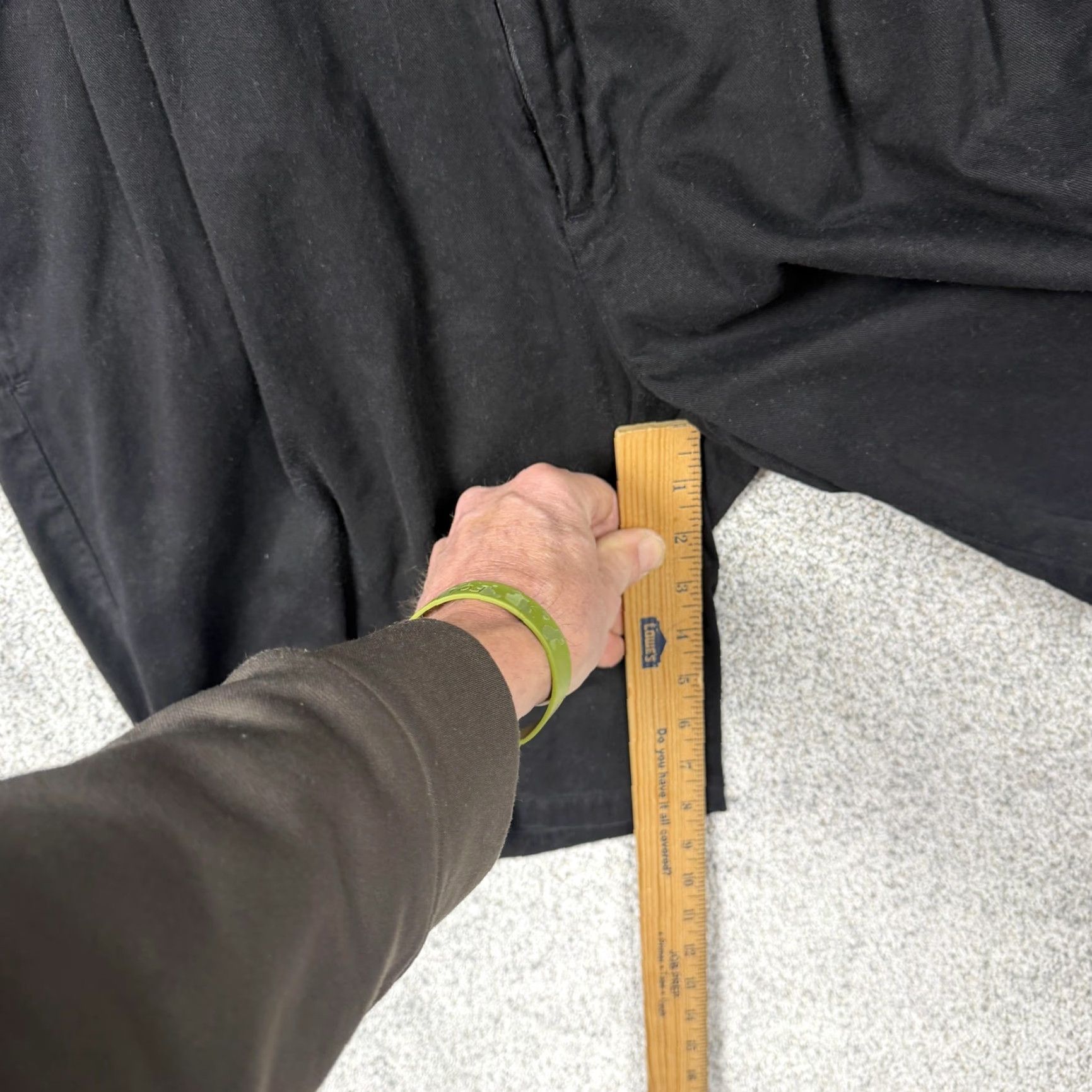 Vintage VINTAGE 212 Degrees Chino Shorts Mens 35x8 Black Pleated Skater Streetwear Size US 35 - 4 Thumbnail