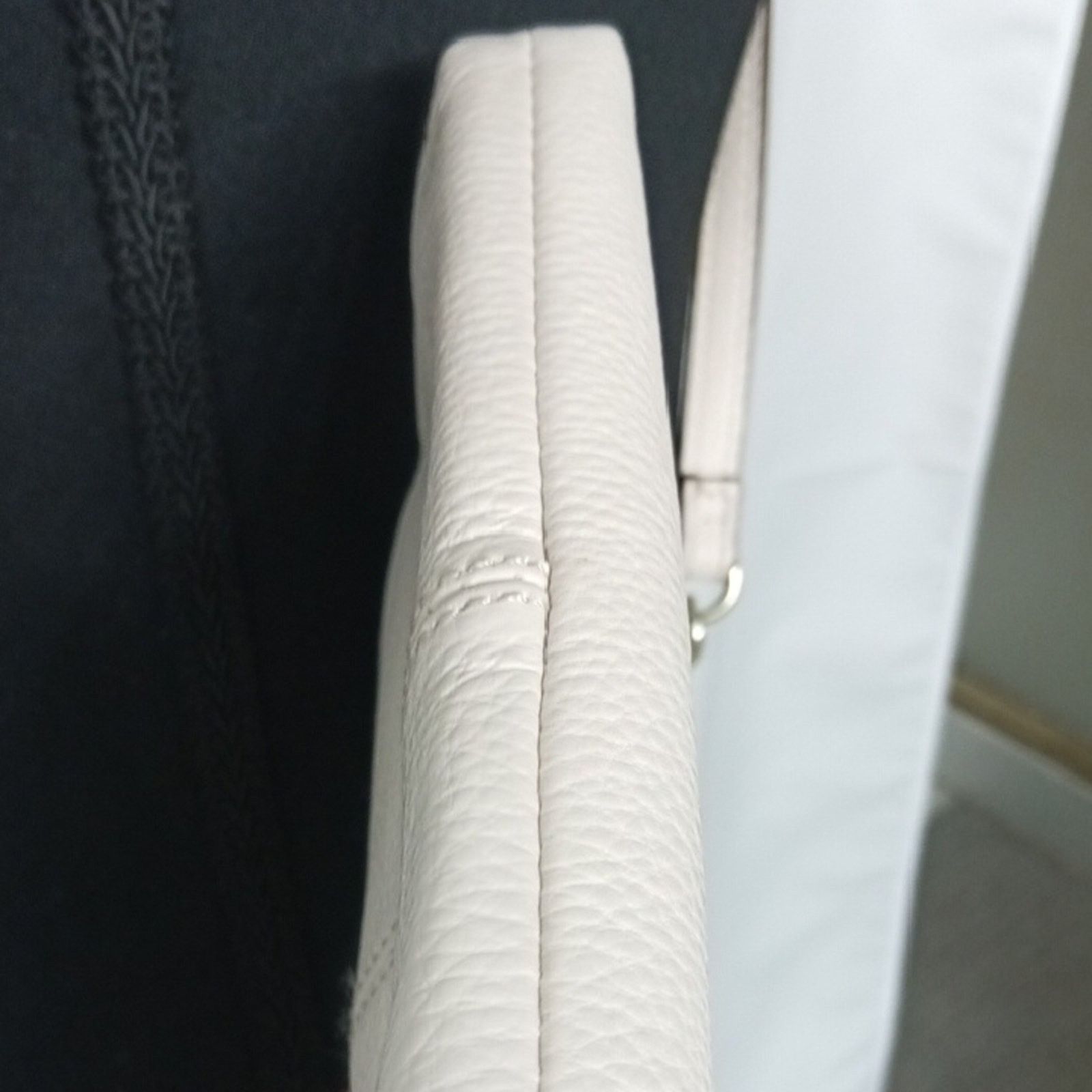Calvin Klein Y2K Vintage Calvin Klein Cream Leather Crossbody Size ONE SIZE - 9 Thumbnail
