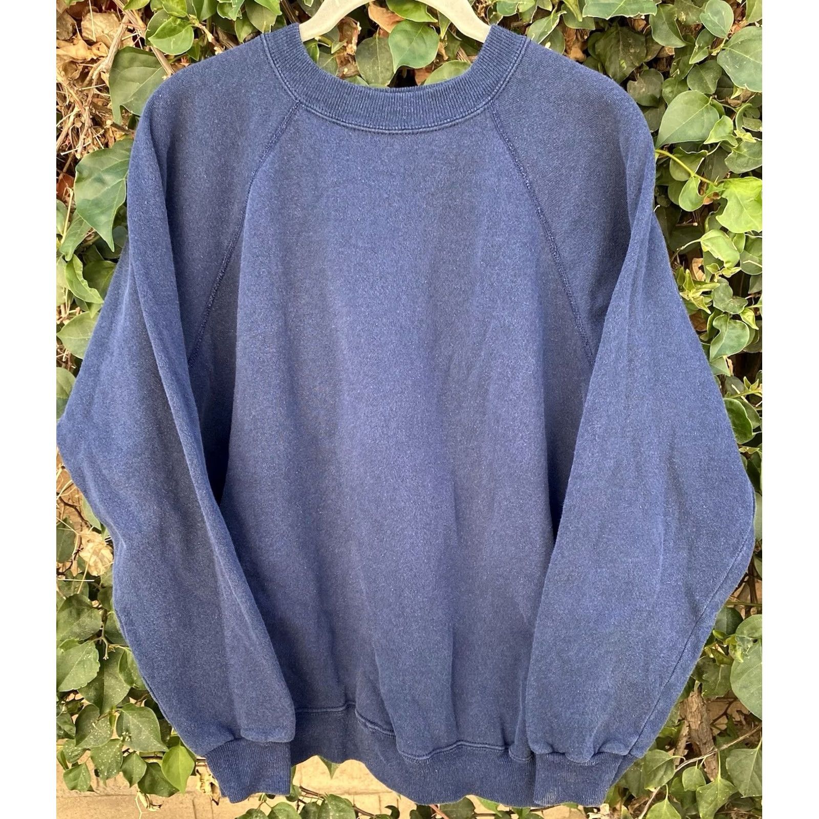 Hanes VINTAGE Hanes Sweatshirt Raglan Blue XL Men Pullover Raglan Sweatshirt Jumper Pullover Size US XL / EU 56 / 4 - 7 Thumbnail