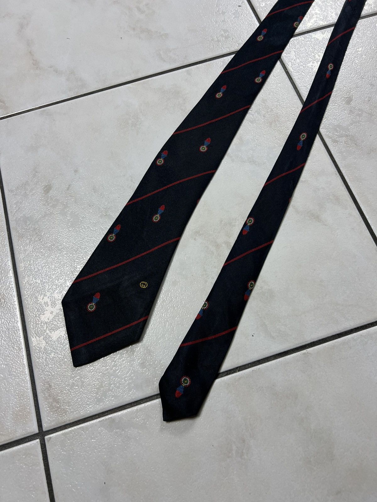 Gucci Vintage Gucci Italy silk tie striped navy red logo GG Size ONE SIZE - 9 Thumbnail