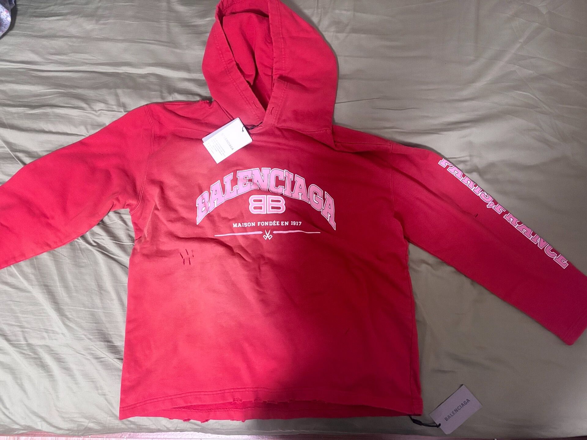 Balenciaga balenciaga vintage red hooded sweatshirt Size US S / EU 44-46 / 1 - 1 Thumbnail