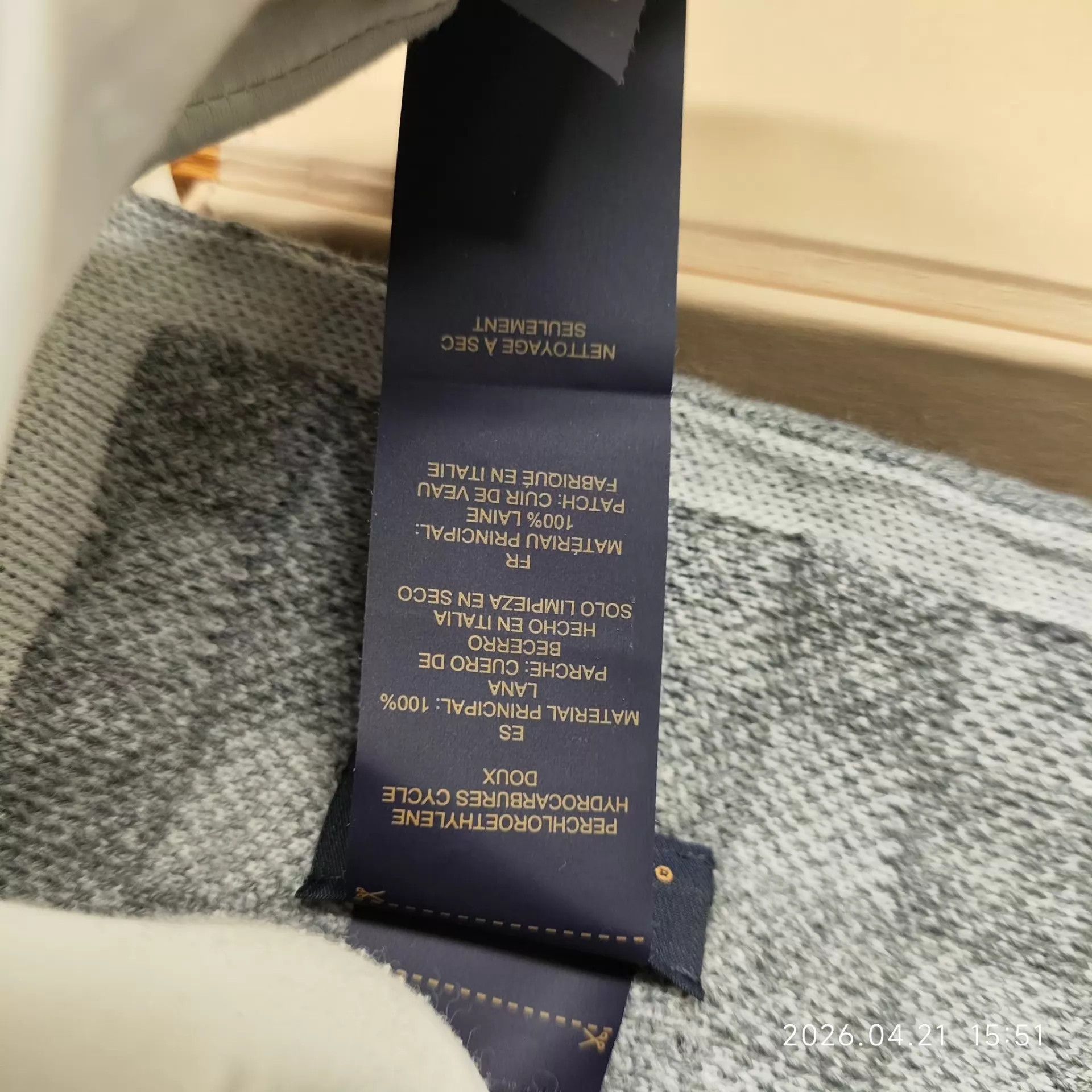 Louis Vuitton LV Monogram Cashmere Scarf Gray 180x30 Size ONE SIZE - 3 Thumbnail