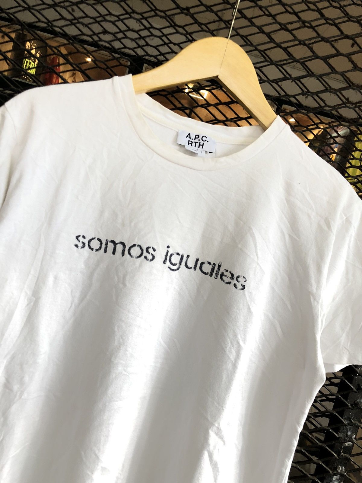 A.P.C. A.P.C x RTH SOMOS IGUALES SHIRT Size US L / EU 52-54 / 3 - 2 Thumbnail