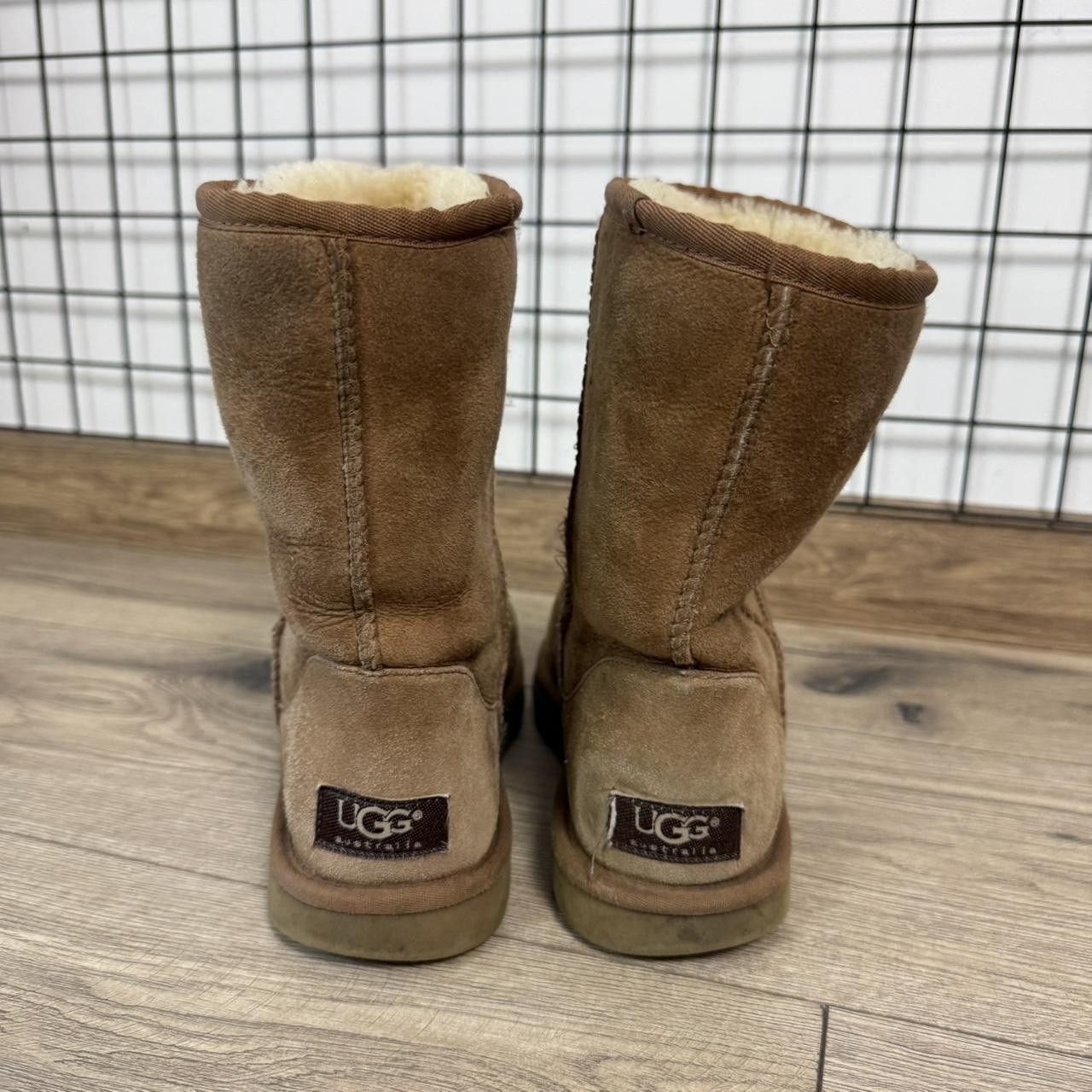 Ugg UGG AUSTRALIA WOMANS HIGH TOP SHOES Size US 7 / IT 37 - 2 Thumbnail