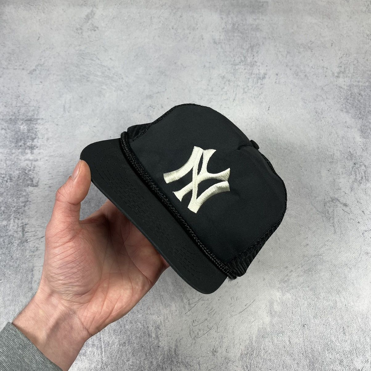 New York Yankees × Vintage Vintage MLB New York Yankees rare trucker hat 90’s Size ONE SIZE - 5 Thumbnail