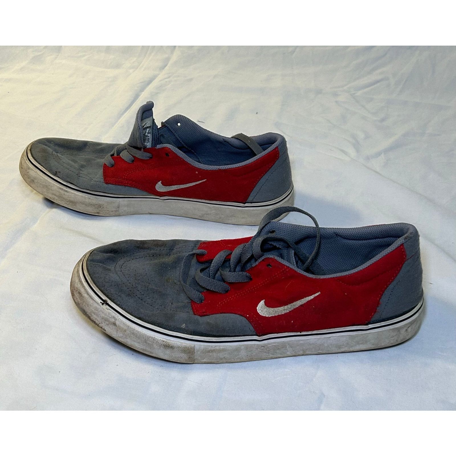 Nike Vintage Nike Mens SB Clutch GrayRed Running Low Top Size 9.5 Size US 9.5 / EU 42-43 - 4 Thumbnail