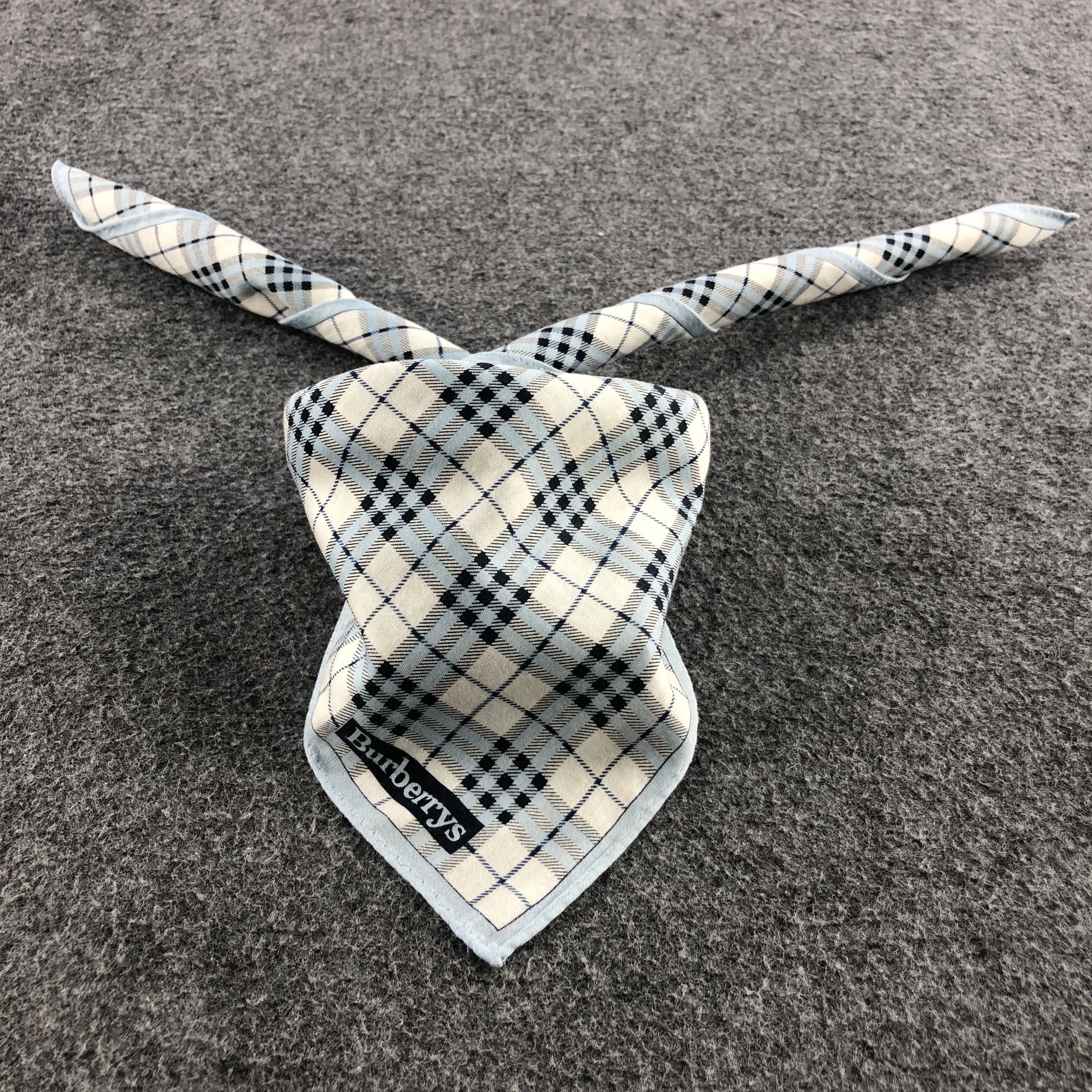 Burberry Burberrys Handkerchief Neckerchief Bandana H1389 Size ONE SIZE - 1 Thumbnail