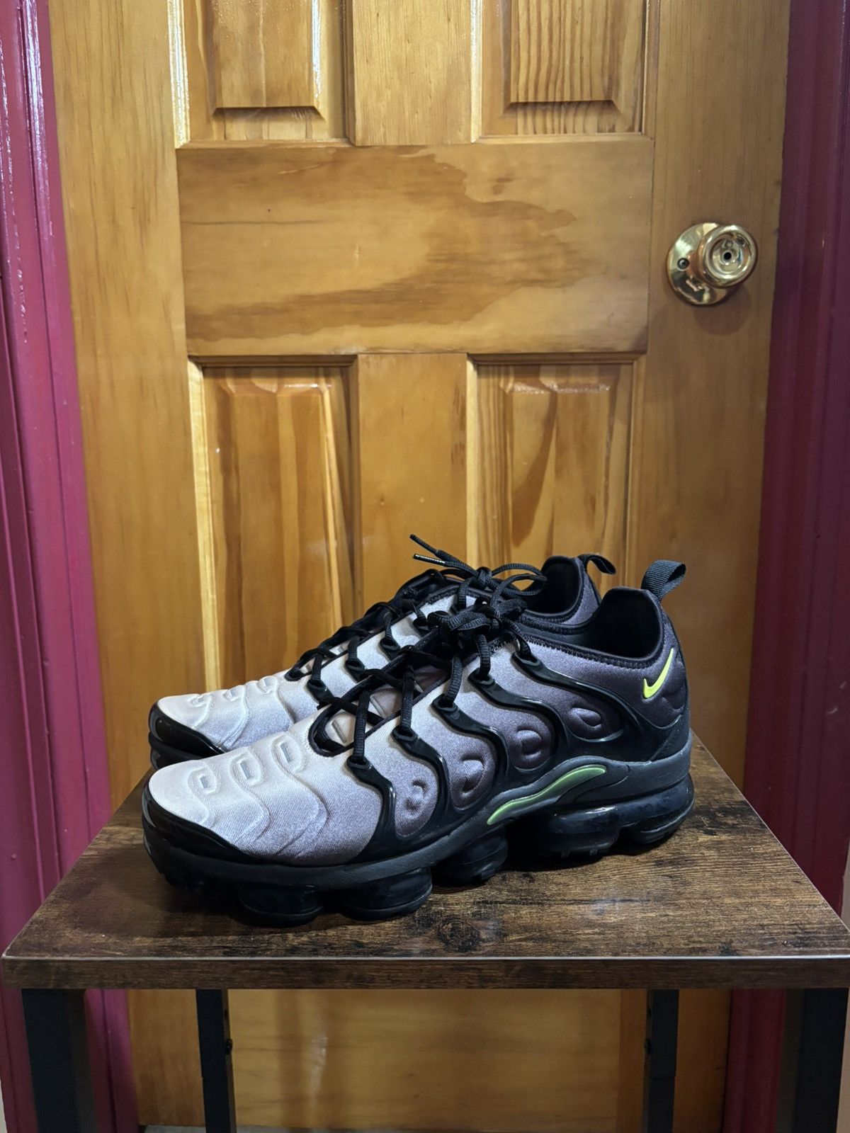 Nike Air Vapormax Plus “Light Orewood Brown Beige Black\