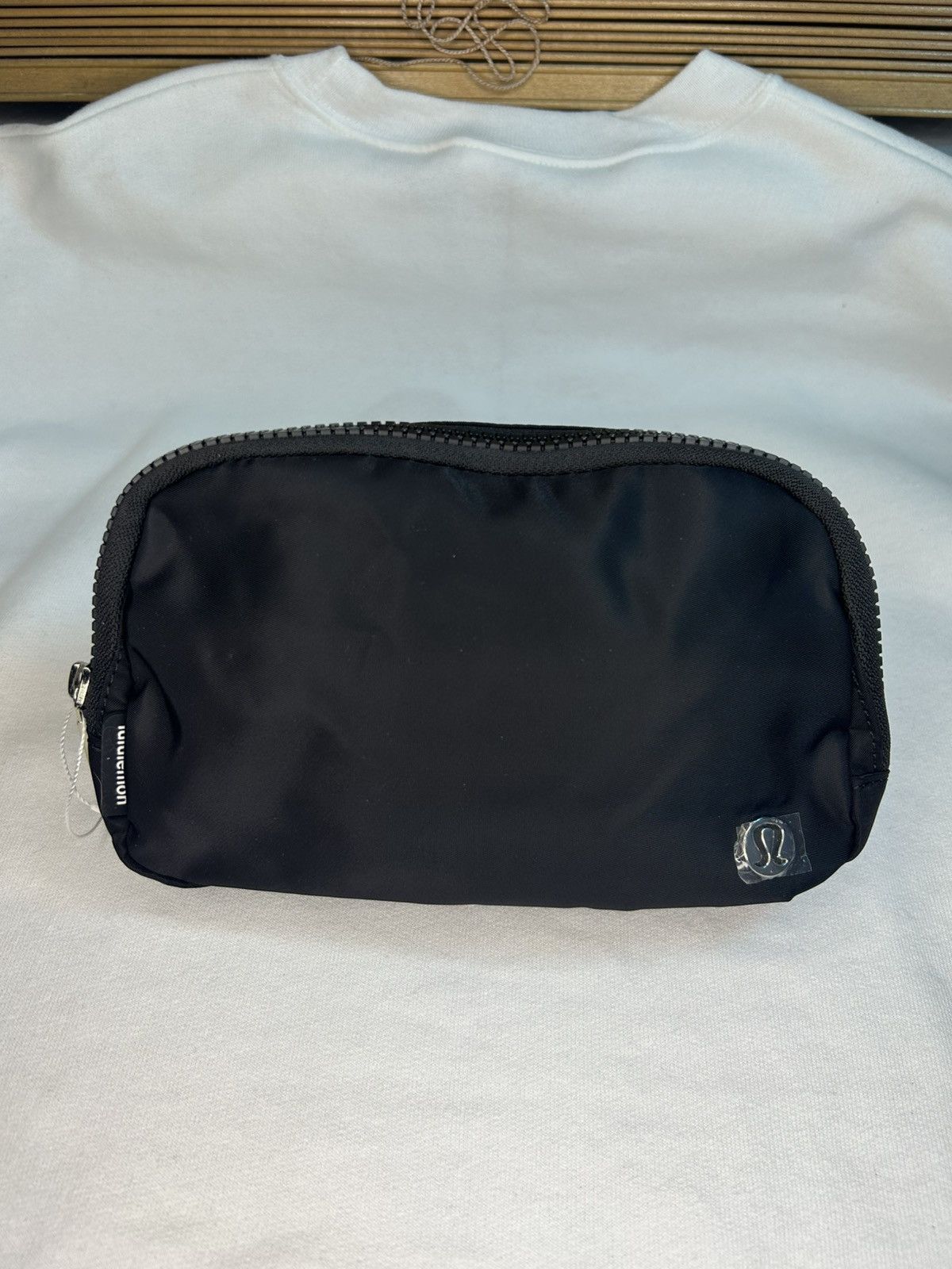 Lululemon New Lululemon Everywhere Belt Bag Color:Black/Size IL Size ONE SIZE - 1 Thumbnail