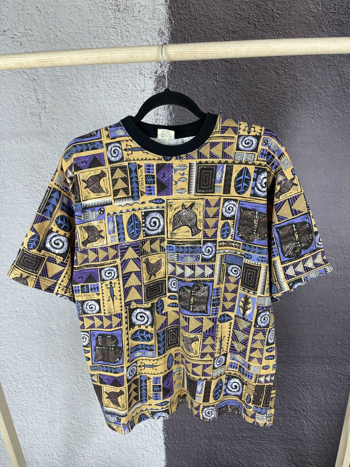 Vintage Earth vintage handmade in Zimbabwe Rhino allover print tee Size US L / EU 52-54 / 3 - 2 Thumbnail