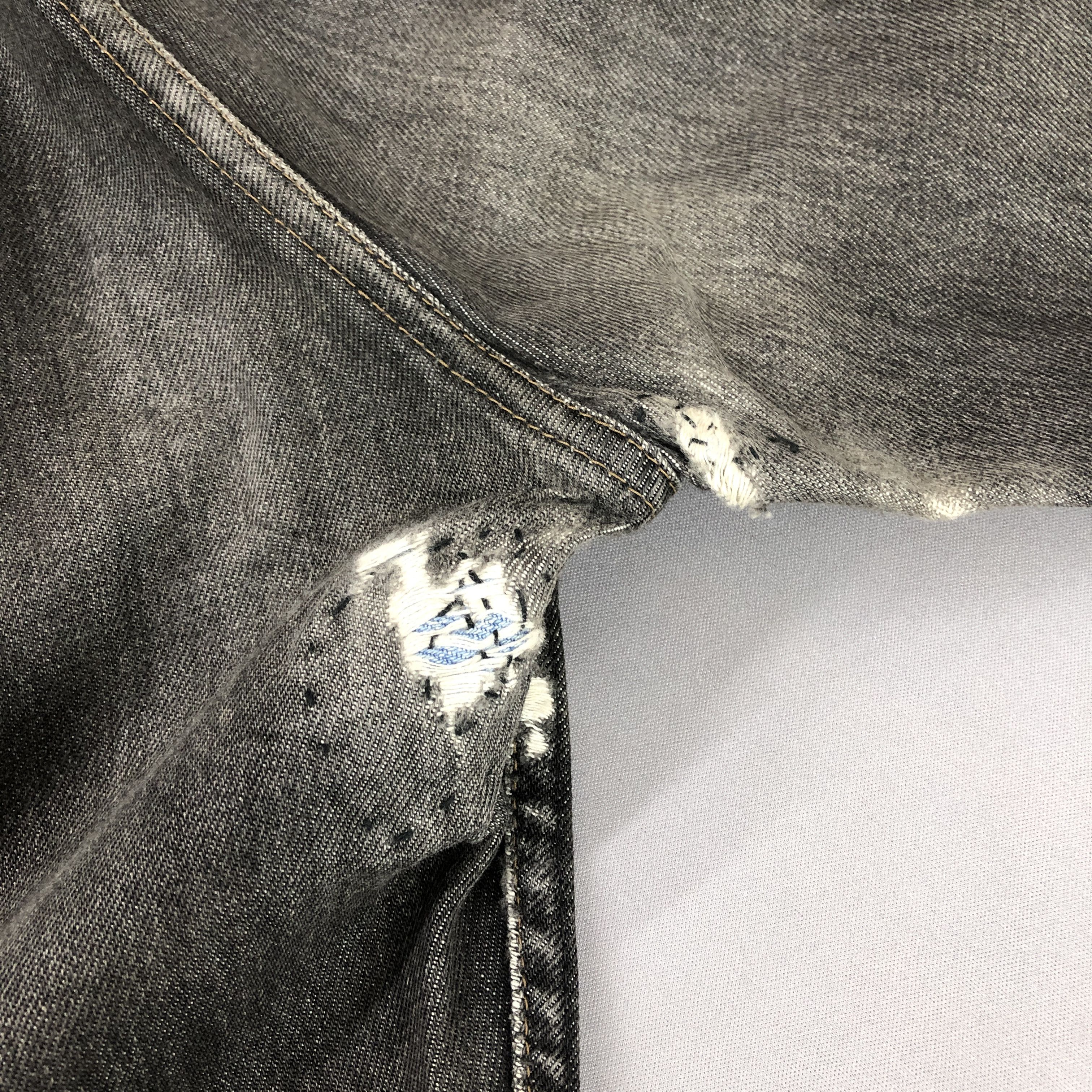 Levi's Vintage Levis 626 Super Bl;ack Ripped Jeans Denim BS47168 Size US 30 / EU 46 - 8 Thumbnail