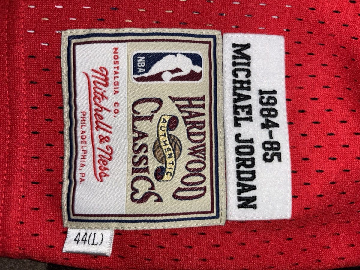 Mitchell & Ness Mitchell & Ness Bulls Michael Jordan Jersey Size US L / EU 52-54 / 3 - 3 Thumbnail