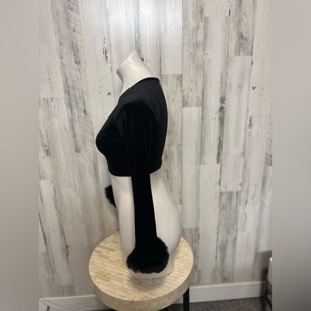 Other XS Black Velvet Zip Front Crop Top w/ Fur Cuff Sleeves | Lon Size XS / US 0-2 / IT 36-38 - 3 Thumbnail