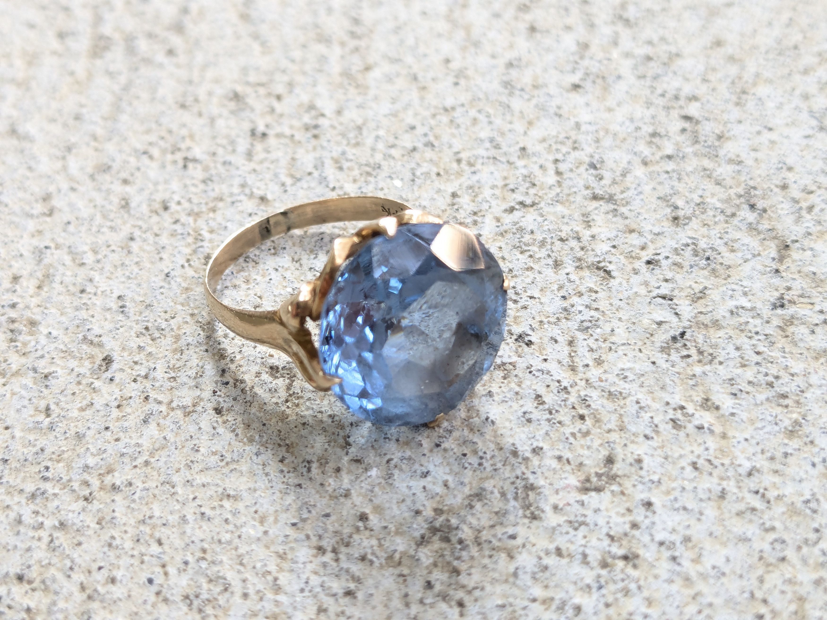 Vintage 14k Gold Ring Blue Topaz 7.25 Round Cocktail Size ONE SIZE - 12 Thumbnail