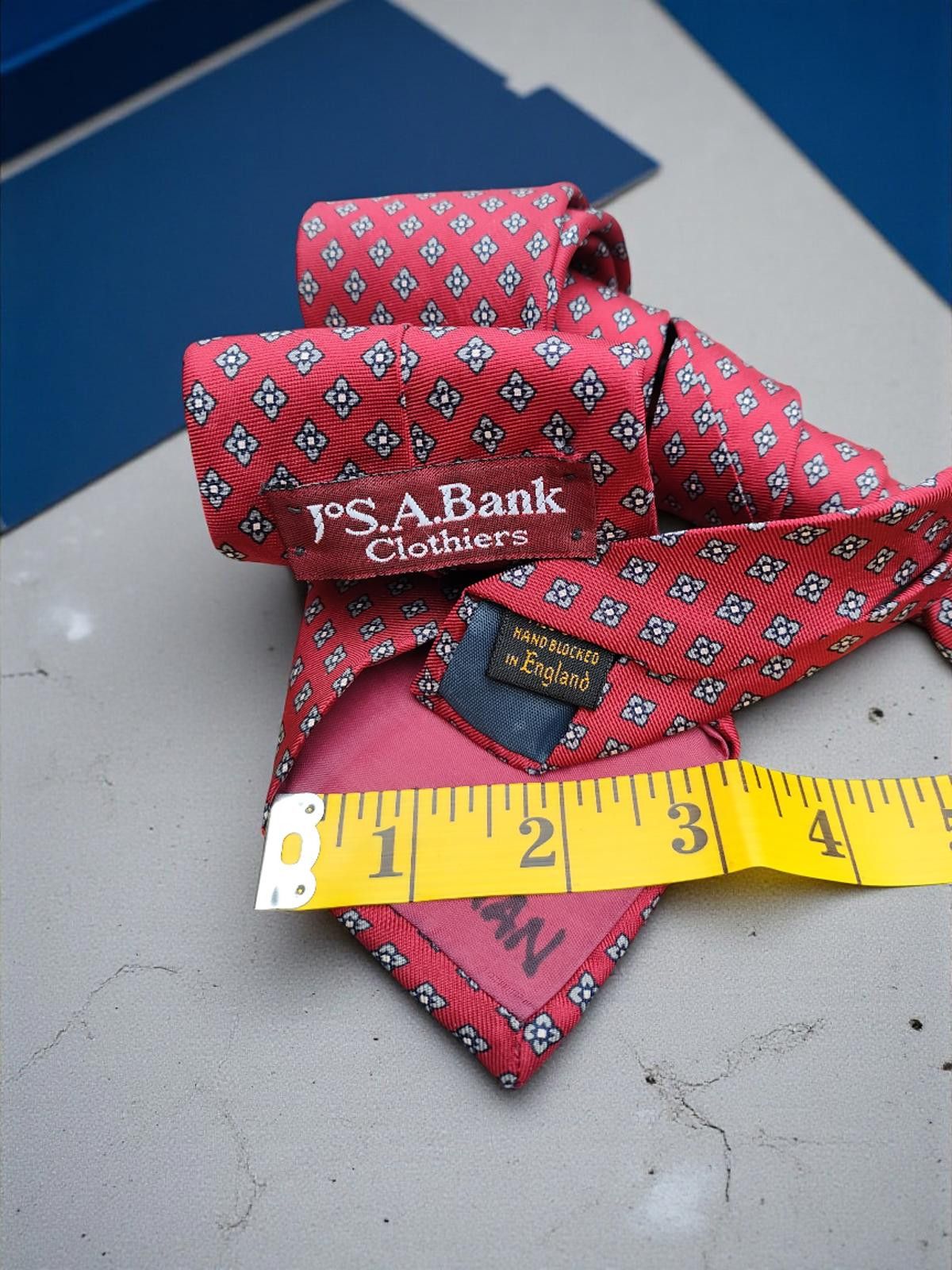 Jos. A. Bank Jos. A. Bank Red Silk Tie with Hand Blocked Pattern Size ONE SIZE - 3 Thumbnail