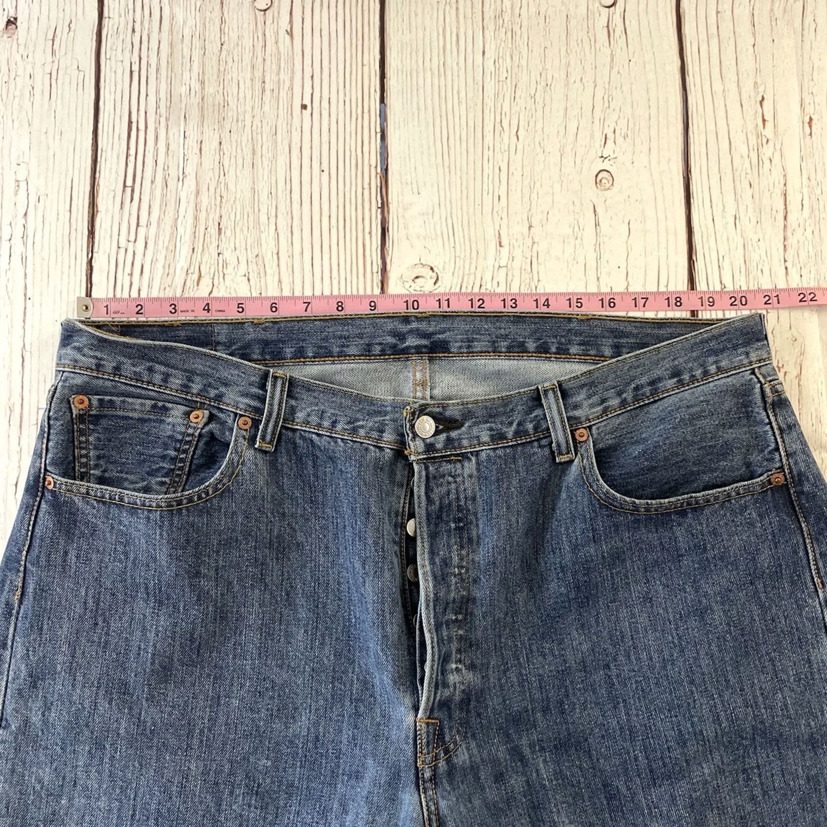 Levi's Levi'S 501 Medium Wash Straight Leg Button Fly Denim Blue Jeans Mens Size 40 Size US 40 / EU 56 - 3 Thumbnail