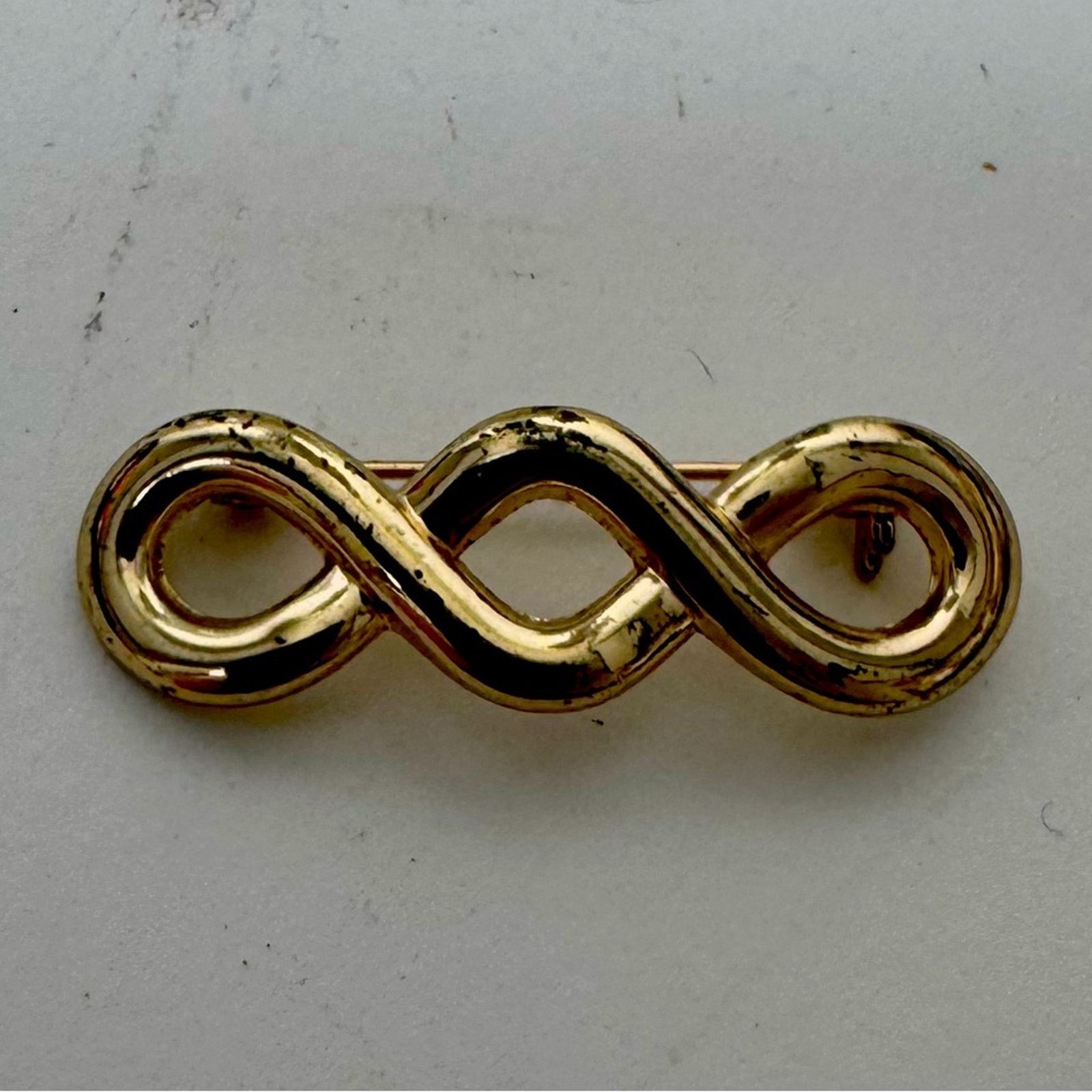 Other Gold Infinity pin with a closure that rotates Size ONE SIZE - 1 Thumbnail