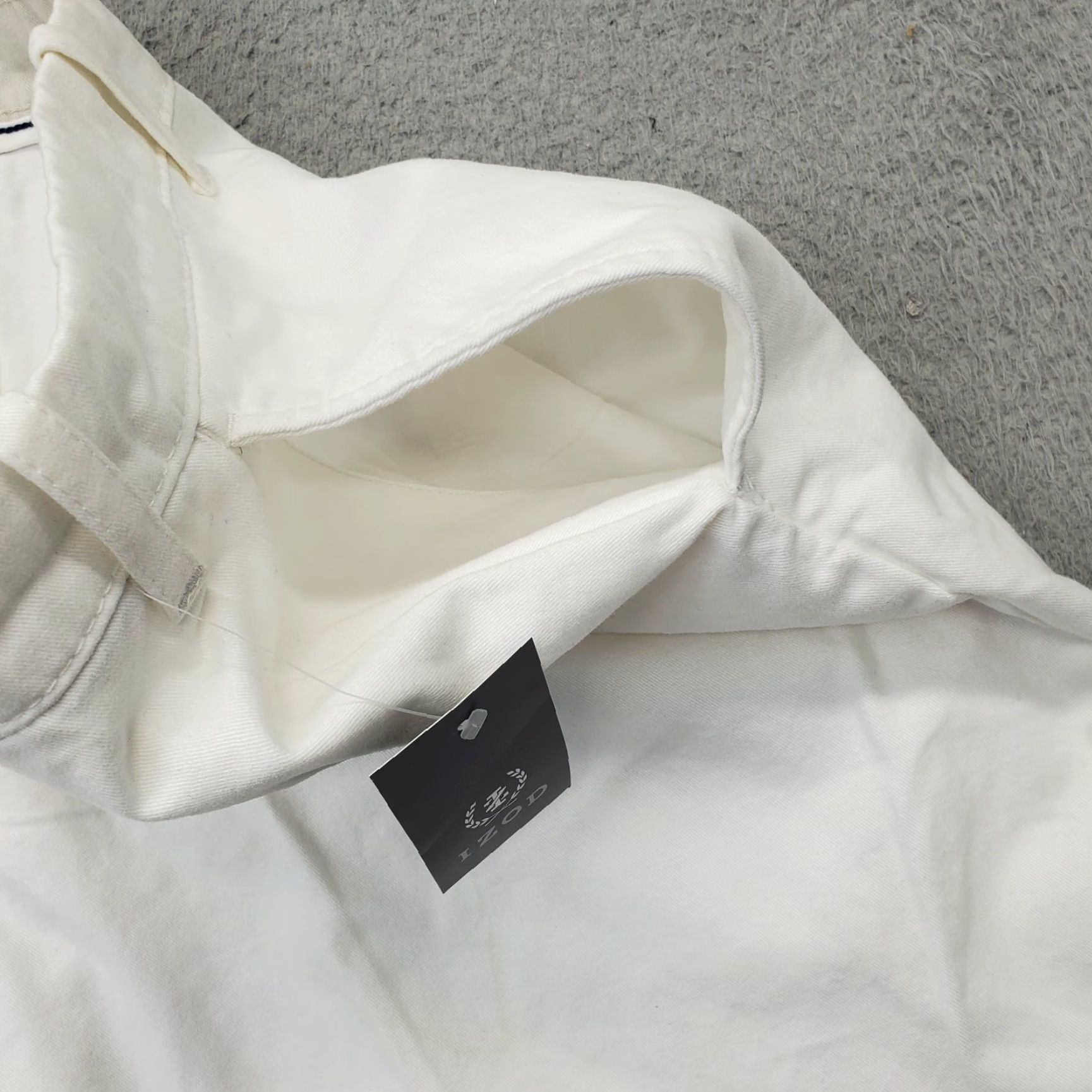Izod IZOD Mens White Chino Shorts 42 Regular Flat Front Slash Pocket Shorts Mens Size 42 White Flat Front Casual Outdoor 90s? Size US 42 / EU 58 - 7 Thumbnail