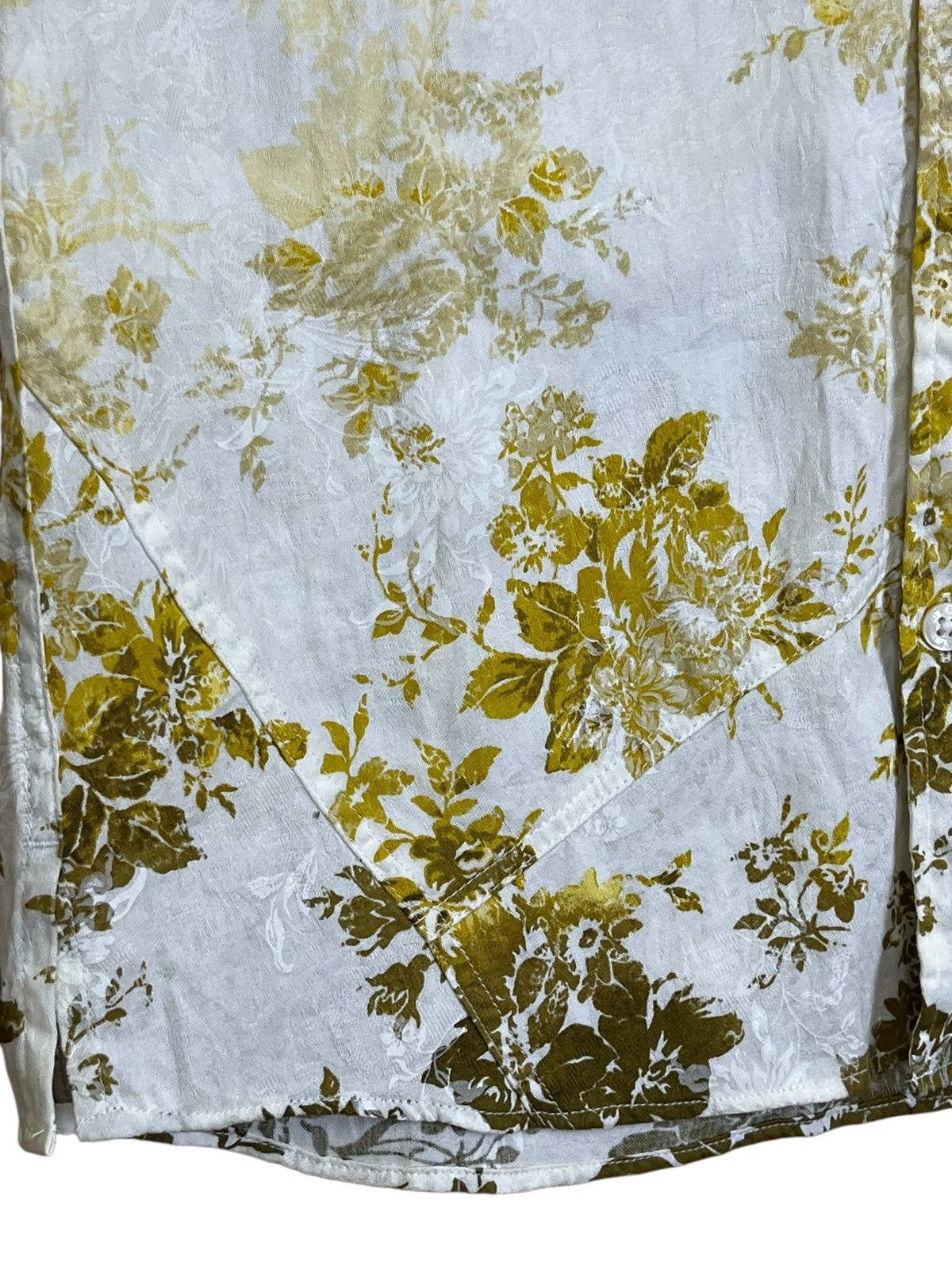 Tornado Mart NWT🔥TORNADO MART gold flower 3 quarter hand button ups shirt Size US S / EU 44-46 / 1 - 7 Thumbnail