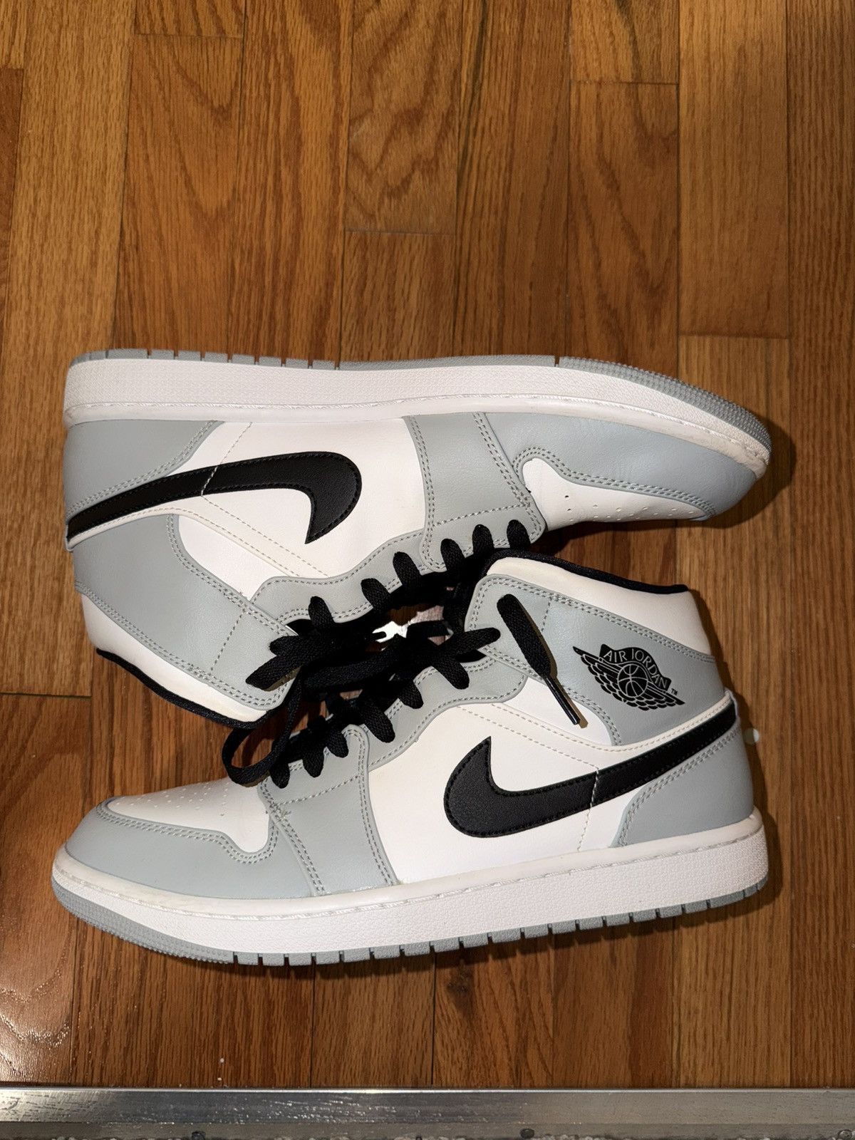 Nike Jordan 1 mid light smoke grey Size US 10.5 / EU 43-44 - 1 Thumbnail