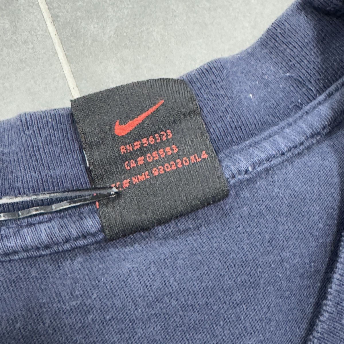 Nike × Vintage Vintage Nike Embroidered Center Logo T-Shirt Size M Size US M / EU 48-50 / 2 - 12 Thumbnail