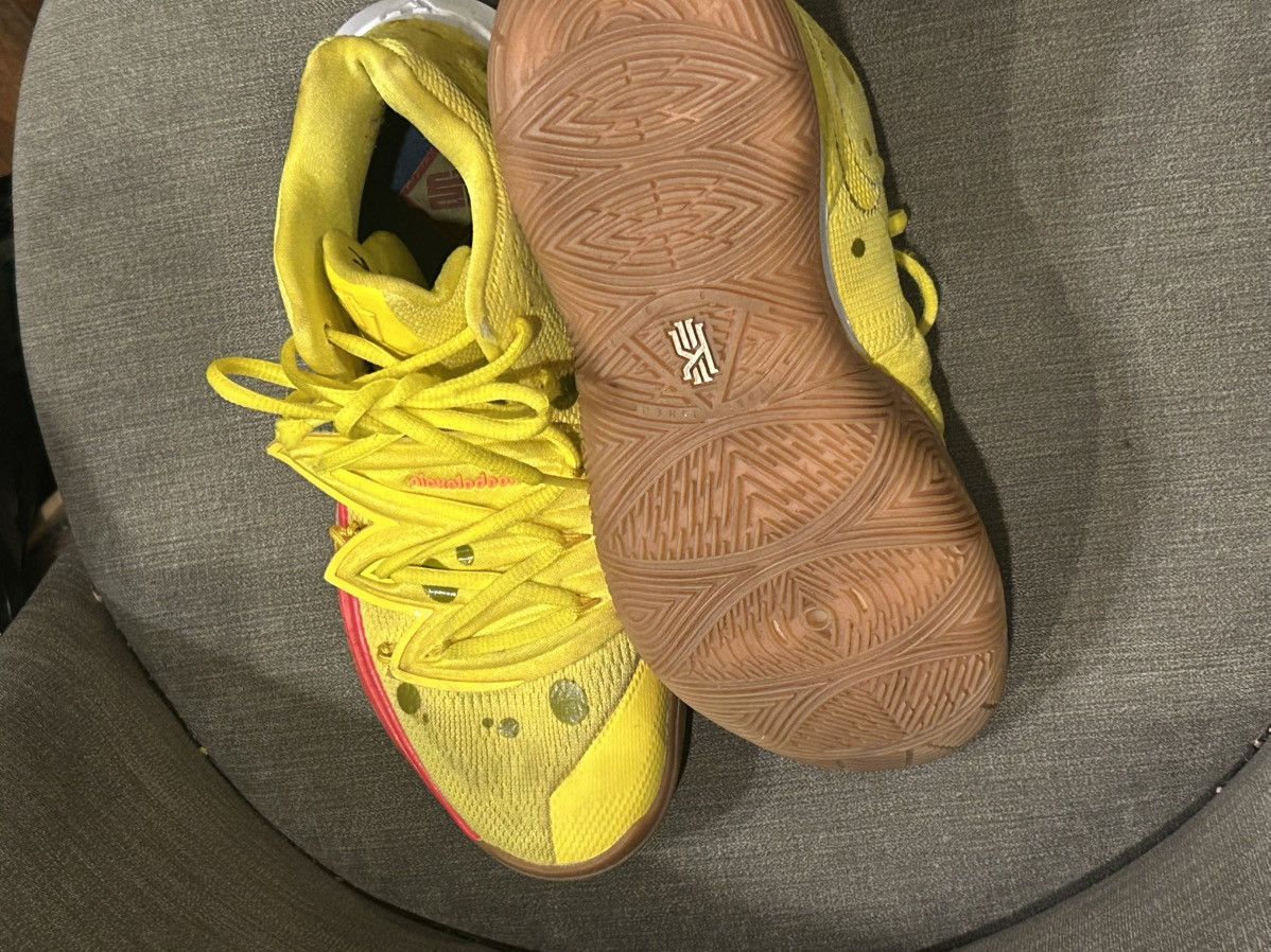 Nike Nike SpongeBob SquarePants x Kyrie 5 Size US 7.5 / EU 40-41 - 3 Thumbnail