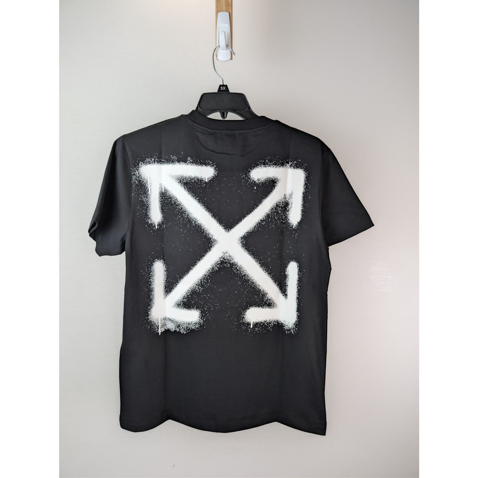 Off-White o1rshd1 Spray Can Arrow Slim S/S T-Shirt in Black Size US M / EU 48-50 / 2 - 15 Thumbnail