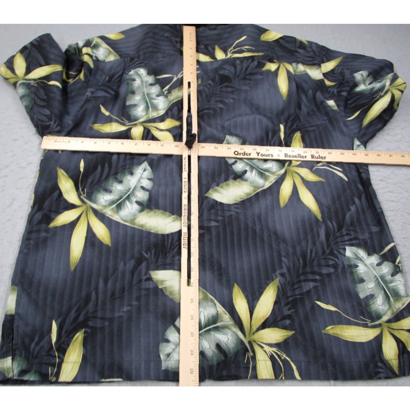 Tommy Bahama Vintage Tommy Bahama Shirt Mens XL Gray Silk Button Up Hawaiian Loop Collar Tiki Size US XL / EU 56 / 4 - 5 Thumbnail
