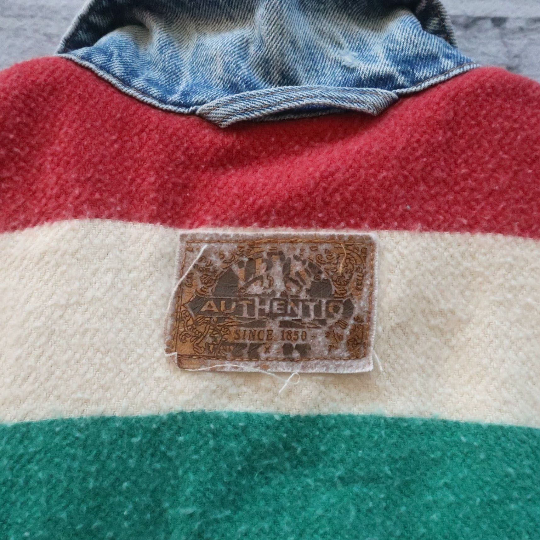 Levi's VINTAGE Levi's Trucker Jacket / Denim Jacket / Blanket Lined / Made in USA / X-Large / Men / Military Green / Wool / Denim / Jacket / 90s / Hudson Bay Size US 36 / EU 52 - 6 Thumbnail